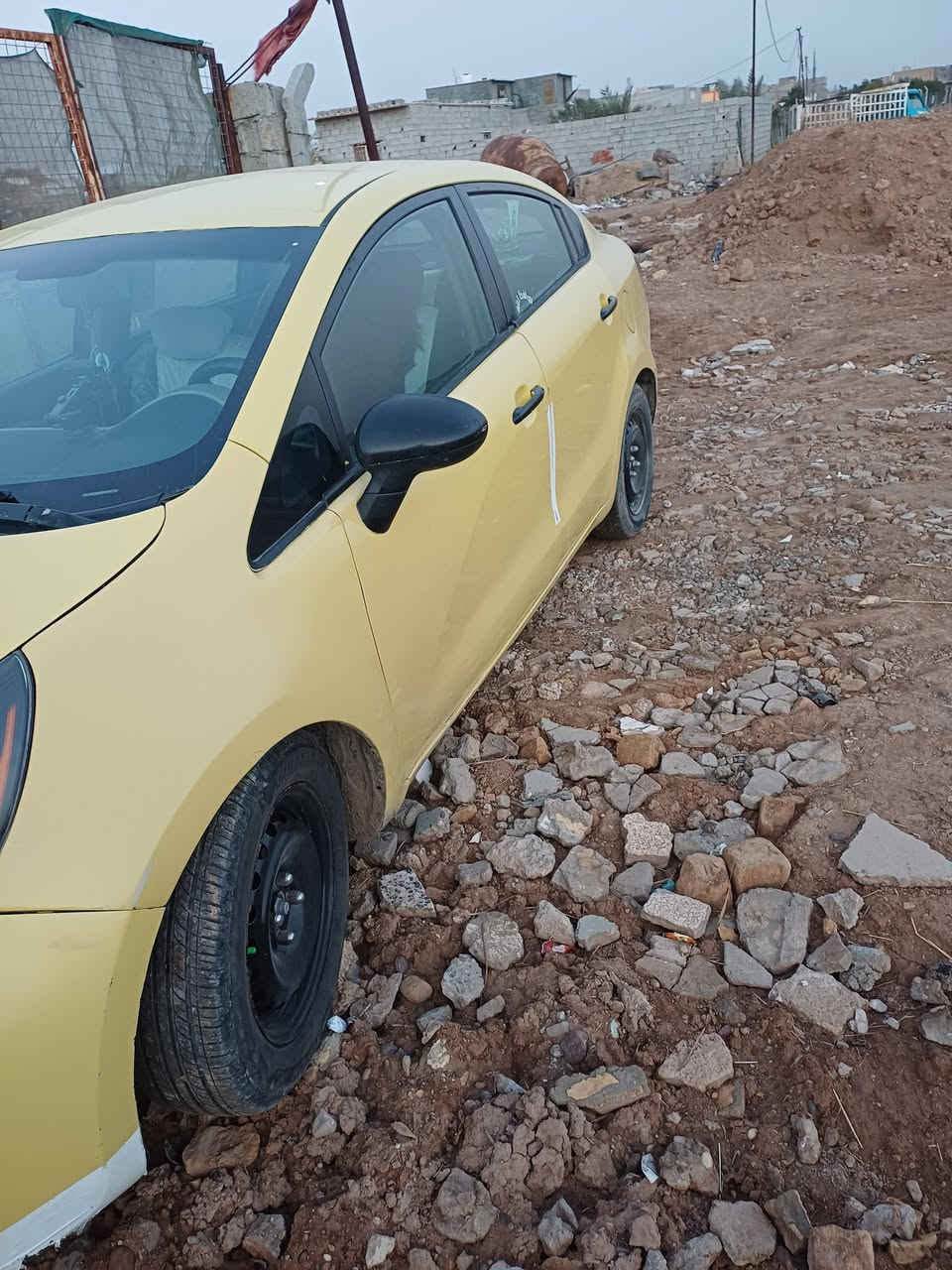 كيا ريو موديل 2014
وارد امريكي ضربته جاملغ الخلفي
السعر 78 وبيه مجال مكاني حي اور
***********
