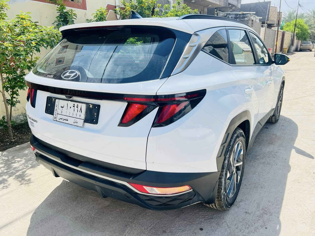 توسان 2025 (خليجي) تيربوا فول مواصفات
الحالة العامة:
النظافة: 100%  بيها قطعتين ( باب السايق وشبر بالچاملغ الامامي الي بصف السايق ) فديو موجود المنشور 
المحرك والكير ما مفتوحات ما عدا الدهن والبانزين

الممشى: 56 الف كم فقط

رقم بابل، السيارة بإسمي وتحويل مباشر.

المواصفات (فول عدا الفتحة):

المحرك - تيربوا 2000 

الكير - دكم 

السايد بريك بصمه

 التشغيل: بصمه - تشغيل عن بعد.

القيادة: 4 وضعيات قيادة (ECO - Normal - Sport - Smart).

الحساسات: حساس أمامي + حساس خلفي.

الكشنات - تدفئه تبريد 

التبريد - امامي - خلفي 

شاشه اصليه مال الشركه

منفذين  - شحنه UPS شحنه - لاسلكي UPS

المرايا: مرايات كهربائية قابلة للطي (شفط).

التحكم: تحكم ستيرن كامل تحديد مسار

غراضها موجود مالّ الشركه ( سبير - بم نفخ التايرات - ويل سبانه ) 

السعر 187 $ بيها مجال للشراي

وبيها مجال للشراي 

المكان: بابل السياحي الحصين

للتواصل (إتصال أو واتساب): ***********
