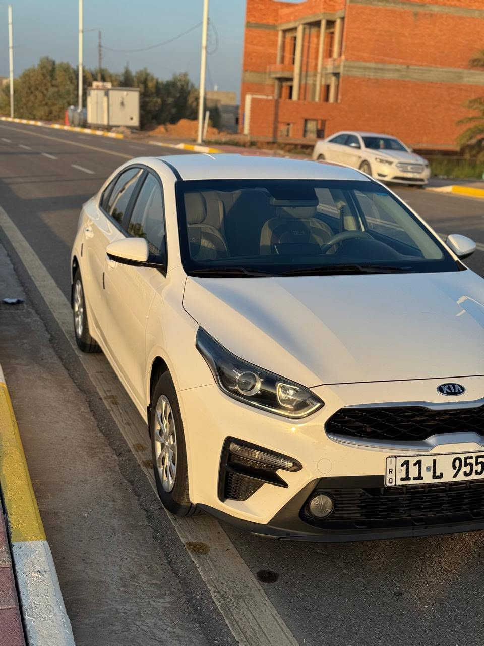 سلام عليكم سيراتو موديل 2021
المواصفات مكينة 1600cc

ام الضمان وكالة المجموعة الدولية العراقية

كاملة بدون اي نواقص السيارة كلش حلوة 

گير ومكينة مكفولات بيها شوية بارد مذكور بالسونار 

السعر 15700$ بيها مجال 157 ورقة

العنوان الانبار شارع الجرايشي 

(اخواني الاتصال عالهاتف اني مكلف بالنشر)

*********** رقم صاحب السيارة موجود واتس اب

