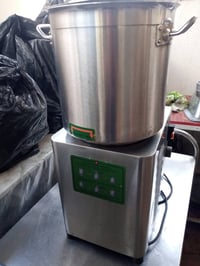 اغراض مطعم للبيع خلاط حمص 15 لتر 350 الف قطاعة خضار مع قرصين 325 الف م...