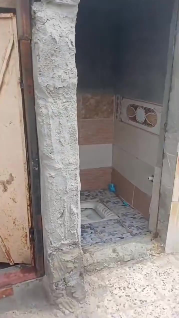 موجود بتنومه شارع الدواجن مقبيل مشروع لماي بيت ❓ تجاوز طبوك وسكف كونكريت 3غرفه وصاله 2حمام حوش يشيل سيارتين مخزن خارجي يصلح محل شارع تجاري منضومت كامرات خط ضوئي 3سبلت خمس بنكات سقفيه كونتر مطبخ خط امبيريه 3برميل ماء 2غسل 1شرب 2كيزر ماء كلهاذ 22وبي مجال ***********
