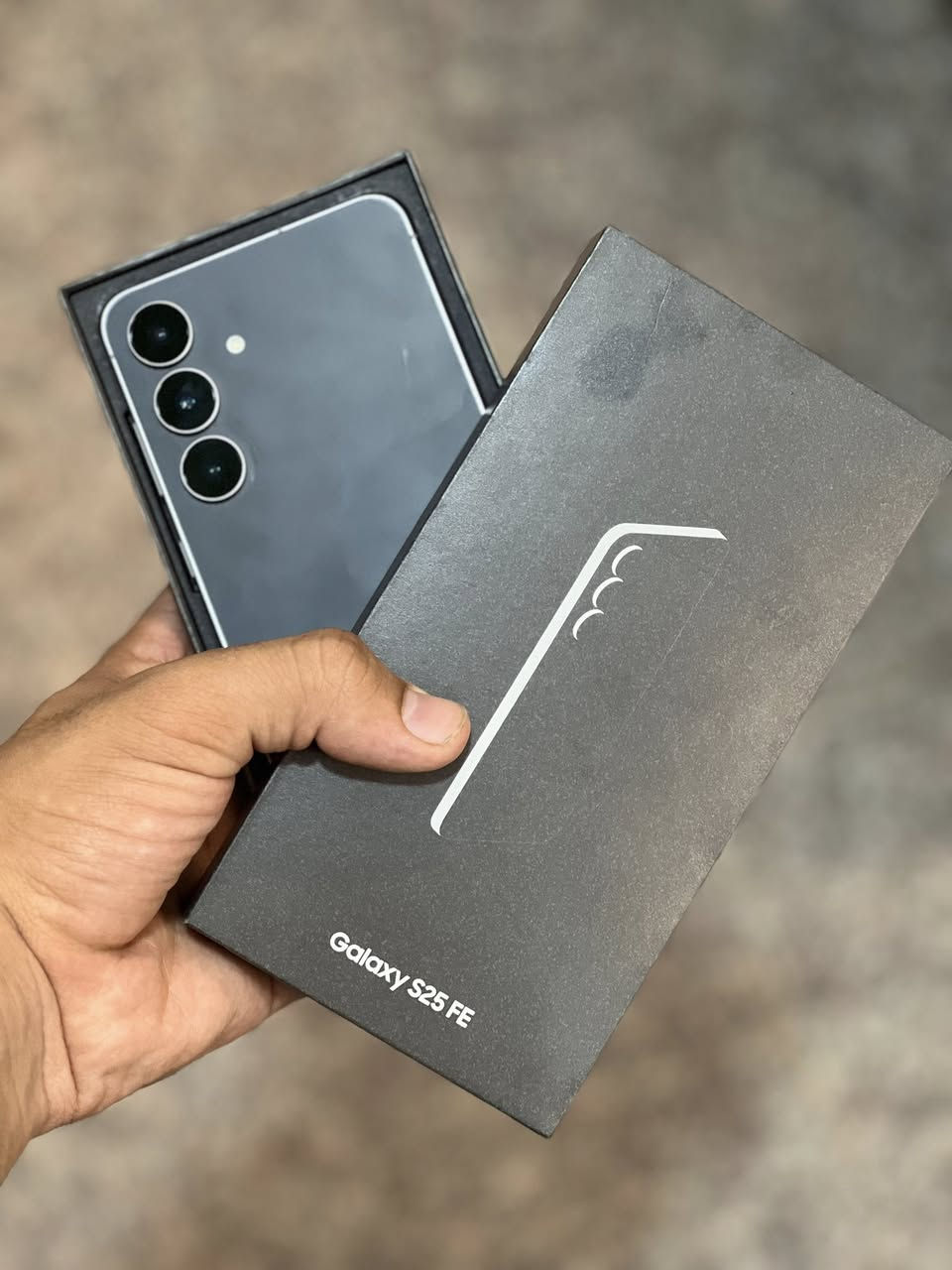 كالكسي S25 FE
ذاكره 128 GB
مستخدم شهر فقط 
الجهاز نظيف 100‎%‎
الشراي خاص ***********
