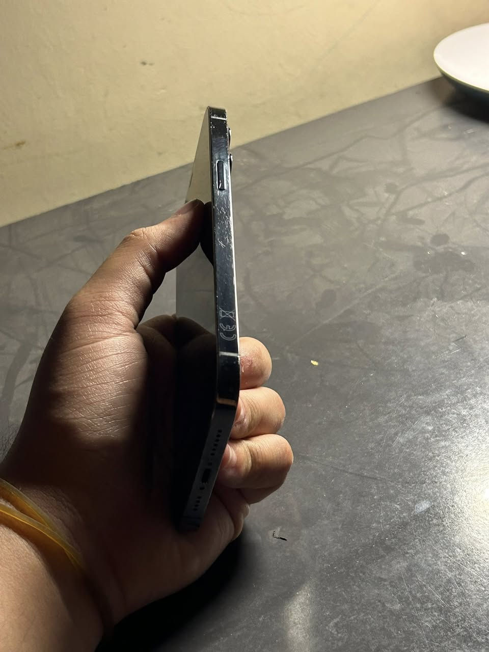آيفون 12 برو ماكس 256 كيكا 
بطارية 100 معلايه ما مبدله يعني نفسه البلادية فقط النسبة معليه نظافة الجهاز 90‎%‎ بـ475 للاستفسار ***********
