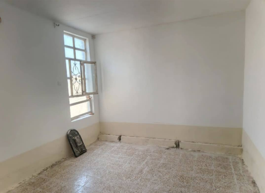 بيت للبيع بنداء 100م قرب المدرسه الورديه طابق ونص كونكريت مسلح سعره 73اتصال برقم صاحب الدار ***********
