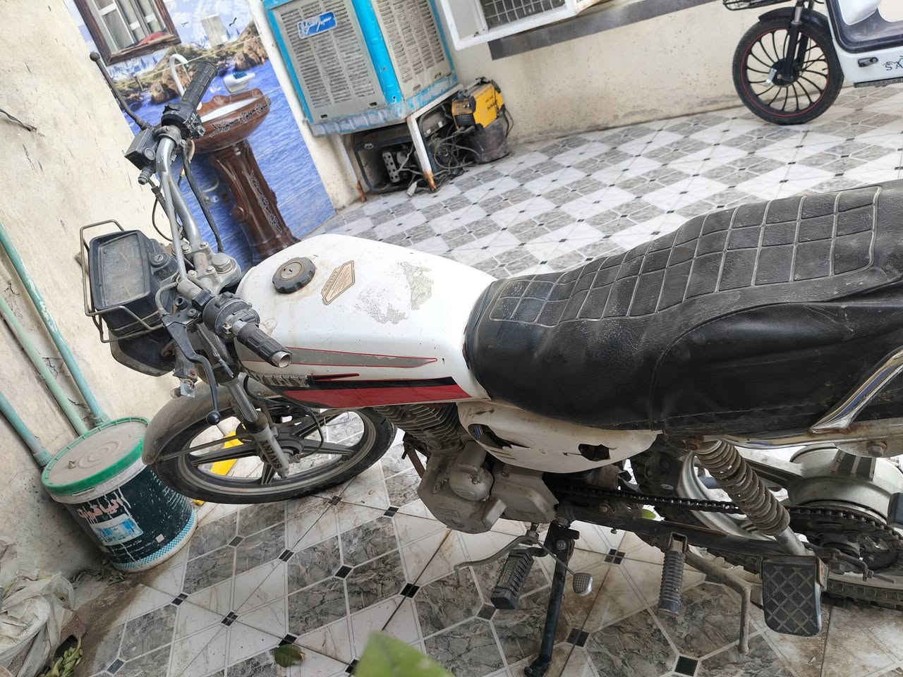 دراجة سيفان 2019 كامله مناقصها شي
اوراقها موجودة للبيع ب250 وبيها مجال قليل المكان ديالى دلي عباس رقم الهاتف ***********
