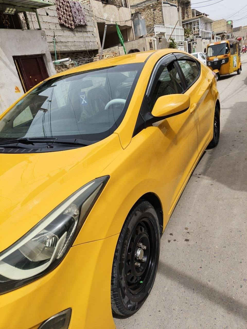 سلام عليكم
الانتر 13
حادثه باب خلف صدر معمر نفسه 

مكينه وكير وصدر وتايرات وتبريد خير من لله سياره جاهزه

داخل عسلي 
تدفئه ب لكشن 
سياره صبغه جديده قبل شهر طلعت 

بسمي  مصفره هيئه وغرمات 
رقم نكليزي

مكاني بغداد 
السعر 
95
***********
