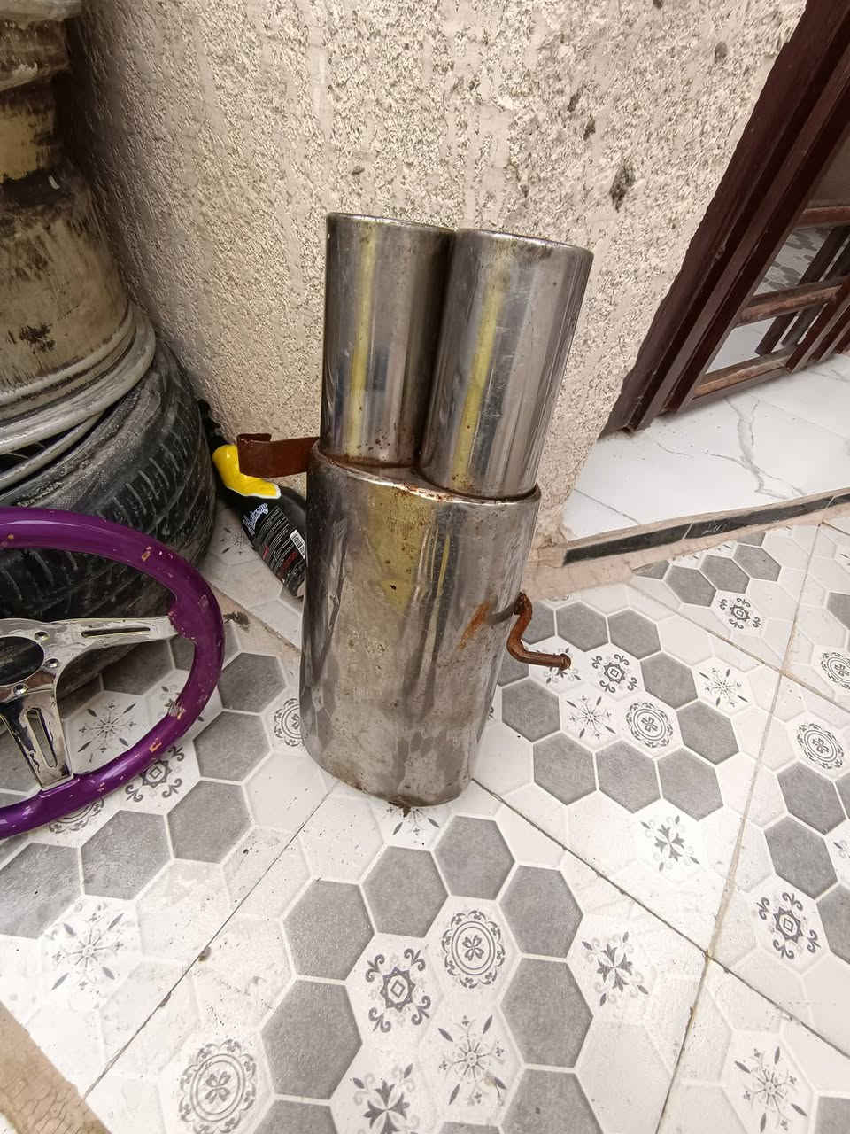 السلام عليكم غراض 36 للبيع 
عربانه كامله 200
اكسل 120
مازدات زوج 40
سبويلر رياضي عالي 50
دركه رياضه 25
دشبول حاويه ايرباك 100
كيجات 260 50
اسطاب اكسلات اماميه كامله 120

مكاني كوت توصيل موجود 
***********
