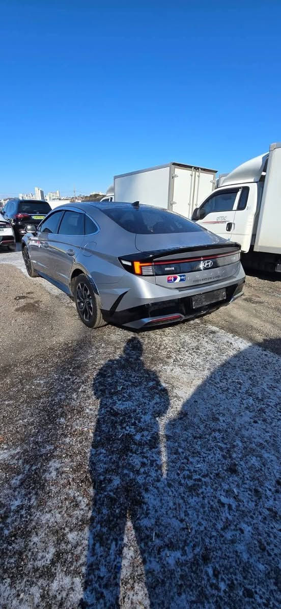 سوناتا موديل 2025 مكفوله كفاله عامه 
محرك 2000 غاز 
السياره كفاله عامه فول مواصفات 
السعر 158 للميناء بدون كمرك تدخل بكتاب شهداء 
***********
***********
مكتب الربان للسيارات الكورية الديوانية نهاية الشارع الخدمي حي الجامعه
