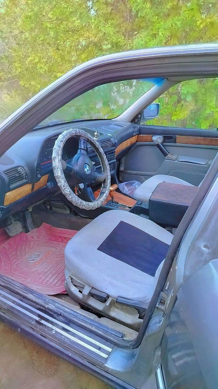 للبيع BMW ألماني رقم صلاح الدين 🇩🇪
للشراية  فقط، سيارة بي إم دبليو ألماني، رقم صلاح الدين، سيارة استخدام محترم وحالتها جيدة، جاهزة للاستخدام اليومي والسفر.
مواصفات السيارة: ✅ المحرك شرط، يشتغل بصورة ممتازة. ✅ الكير شرط، تبديلاته ناعمة وما بيه أي ملاحظات. ✅ منظومة التبريد شغالة 100% وما بيها أي مشكلة. ✅ شرط تحويل وكالة. ✅ الكَشَر شوف العين. ✅ الصدر الأمامي جديد. ✅ الصدر الخلفي نص عمر. ✅ السيارة شكلها مرتب وما تحتاج مصاريف أساسية.

 ويرهم مراوس. حسب القناعه
 السعر ٢٧ورقه ، وبيه مجال بسيط  بعد المعاينة.
اللي يدور على بي إم ألماني نظيفة وبسعر مناسب، يتواصل خاص أو اتصال، وأهلاً وسهلاً  ***********
***********

