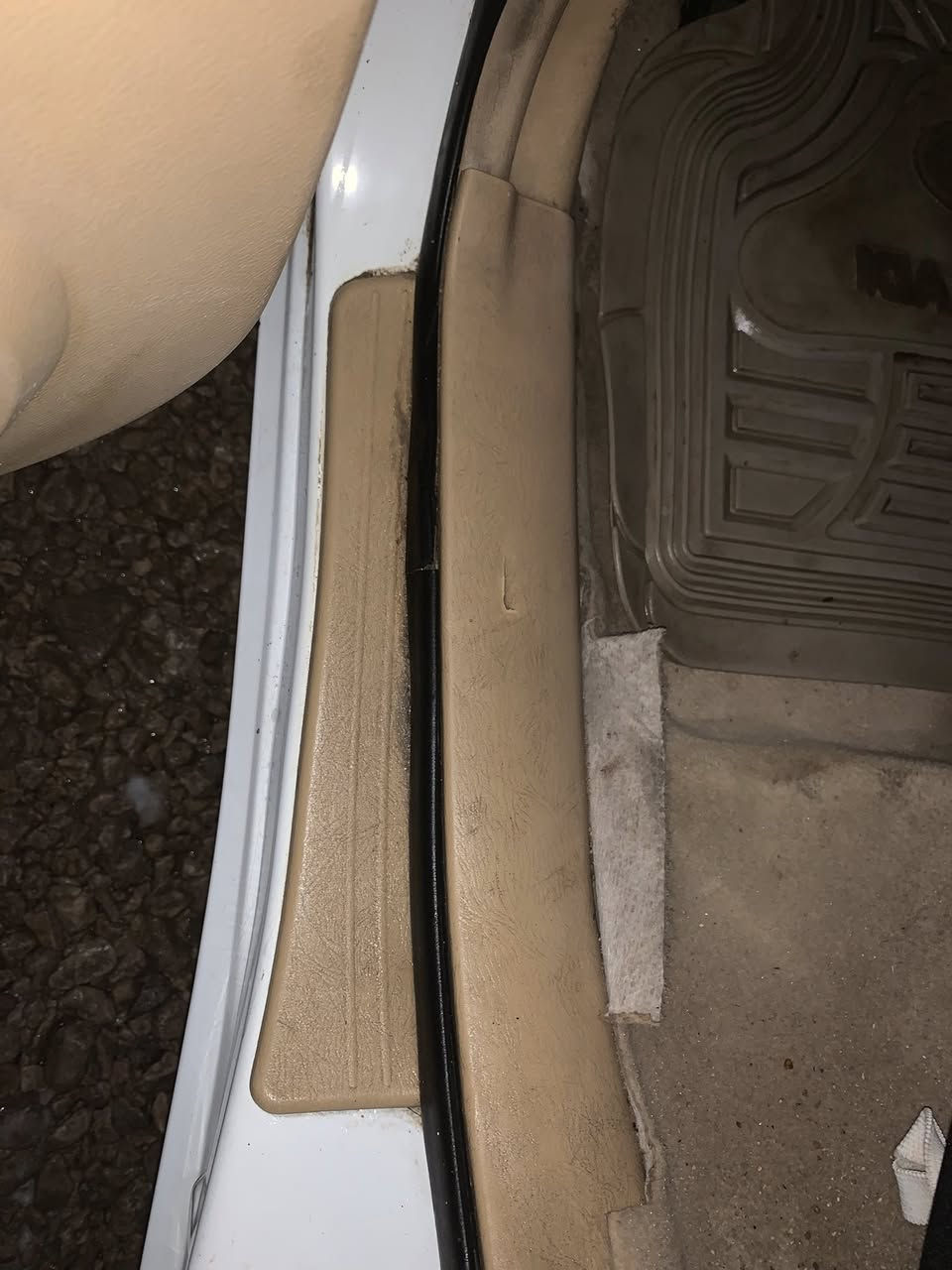 سلام عليكم  شيري تيكو للبيع  مكفوله كفاله عامه من الحادث
(المميزات)
  تدفئه +تبريد و التبريد ثلج و التدفئه حاره جدا 
مديل 2013 المحرك أربعه سلندر (V4)  
ألف و ثمنمية (1،8) و الكشن تدفئه تبريد + فتحه تبريد لل خلف لل قدمين +  قماره + إزاله الضباب ل جميع الزجاج حته الزجاج ال ب  باب + لايت زنون + تخم تاير جديدات   لل 4تايرات +نضام إنذار لل سرقه  + و رموت كنترول من تقفل يصعد الزجاج  و مع صوت هورن و من تضغط مطول علي زر تفتيح السياره ينزل الزجاج + زجاج اوتو  
و  السياره ماشيه 170 ألف  + السياره مكينته  مسكر   قطره خياس أو زنجار أو جراد ما بيهه  تلمع   السعر 65 ورقه بيهه مجال سايقتهه بنيه و السنويه ل سنه 2028  تحويل سنويه ثاني يوم رقم نجف لل شراء أو لاستفسار ***********
