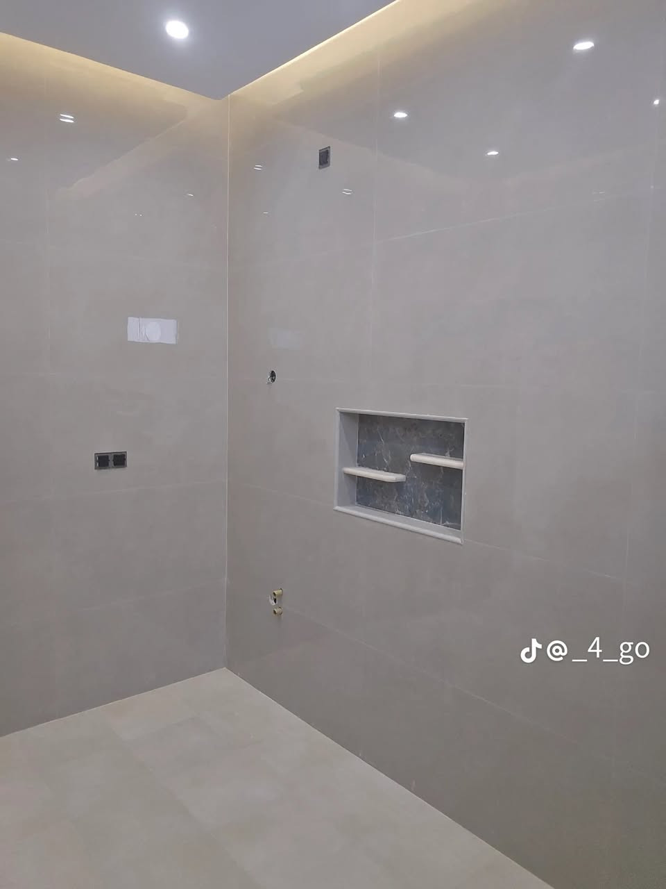 خلفه سراميك جداري ارضي متفرغ حاليا شغل اوله ‭٠٧٧٤ ٢٤٤ ٨١٤٩‬
