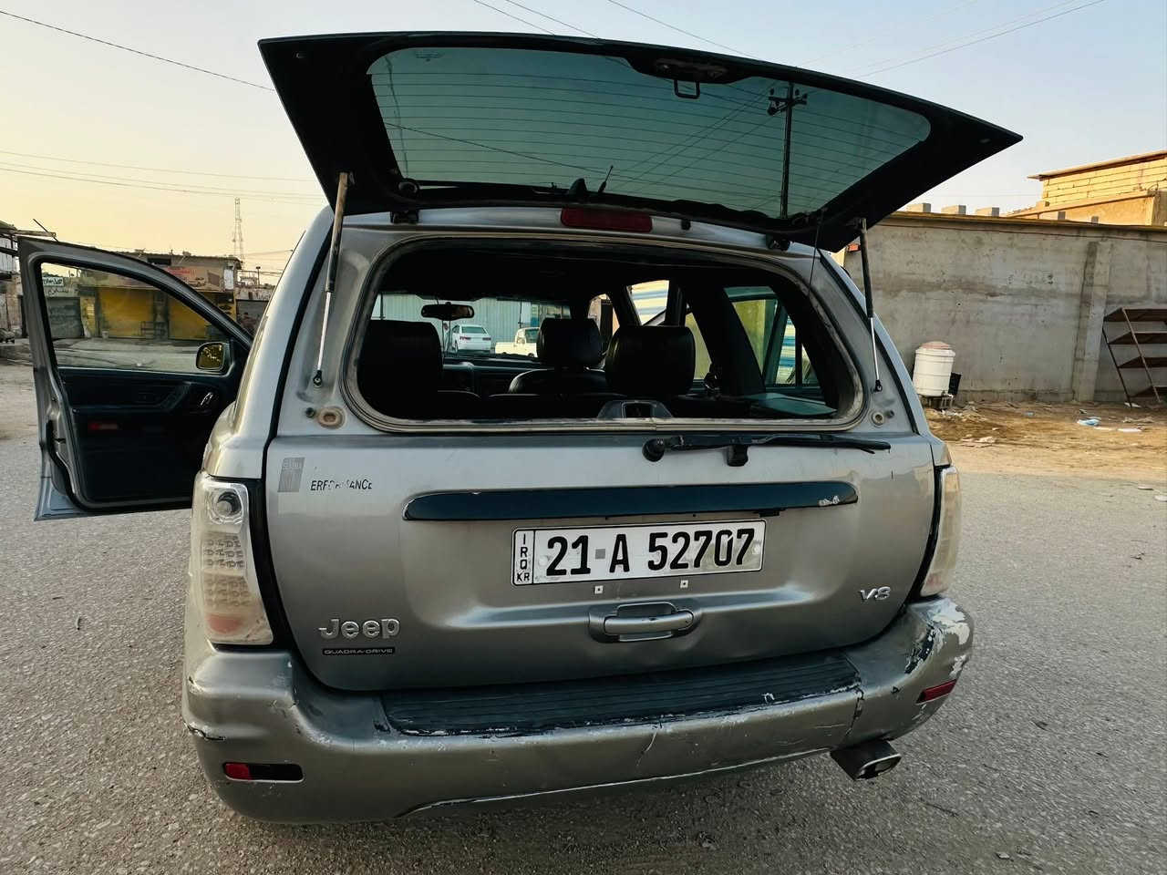 السلام عليكم للبيع جيب شيروكي لمتد موديل 2000
مكينه 8 سلندر شلعه تخبل السياره نقصها بس كمبريسر عطل جان بيها تبريد ثلج 
ودوشمه كشنات فقط كشنات كهربائيه السياره حلوه ومال جناي وترابك وين متريد السياره باسمي تحويل ثاني يوم السعر 60 وبيها مجال للشراي للاستفسار -***********
