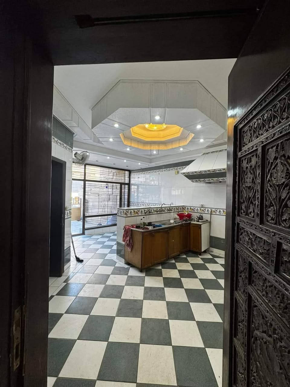 دار للبيع المساحة ٢٢٨م الواجهة ١٢م سند مستقل مؤاجر ***********واتساب
