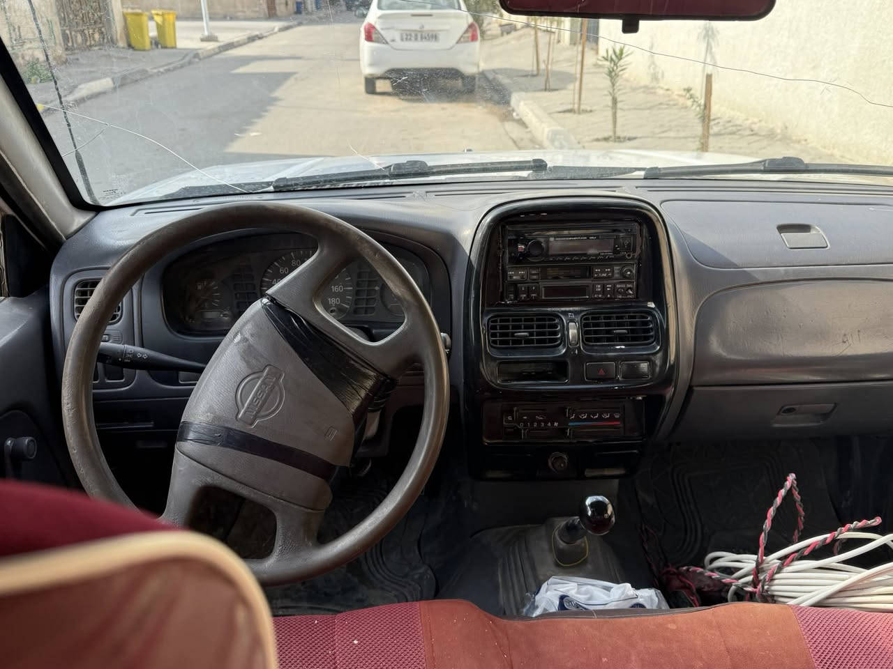 نيسان شبوط 2001 للبيع سياره بيها صبغ أبيعها صبغ عام  سنويه منتهيه ب 2020 كير محرك شاصي كفالة رقمها بصرة وراعيها بالبصرة يريد مداور سعرها 65
***********
