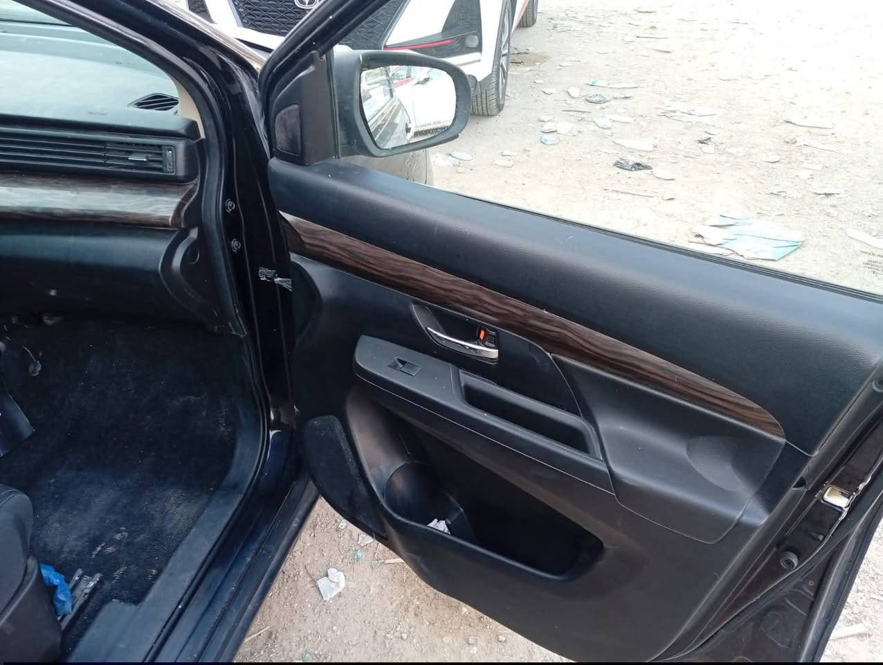 سازوكي موديل ٢٠٢٠ سياره مصبوغه احزام جماليه محرك وكير لوك سياره جاهزه من صدر وتخم تاير وسعره جوه سوك سياره ماشيه ١١٧ يعني الي ياخذه ربع مايصرف عليه ومستعجل على بيعته سعره قفل قفل قفل سعر نهائي ١٢مليون وفقط بس بيع وفقط بس نقد تحويل ثاني يوم مكان السياره الكراده جادريه ***********
