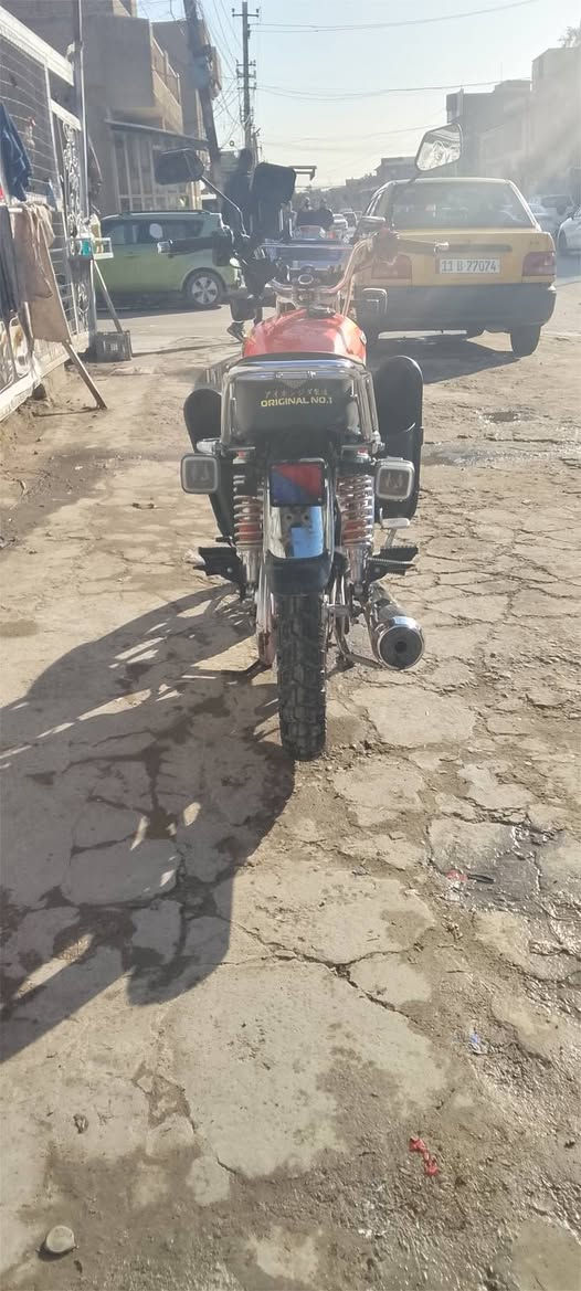 سلام عليكم دراجة سونك ايراني 5 كير محرك 200cc ممفتوح بيها برغي محرك مكفول مابيها اوراق مديل 2024 السعر 800 العنوان بغداد 
***********
