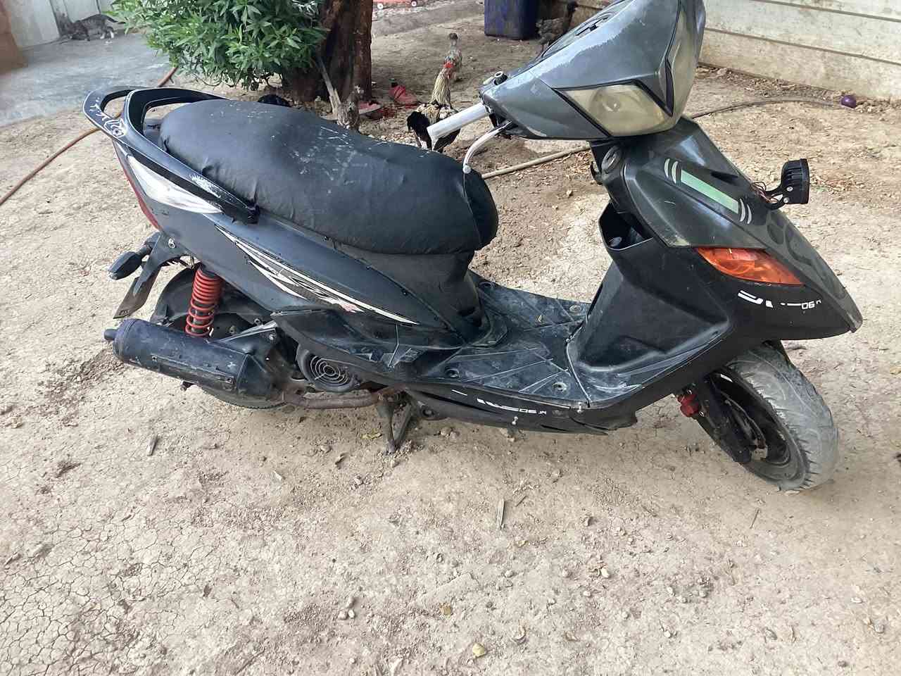 سلام وعليكم 
ماكس ثعلب دراجه حلوه. مكينه حلوه 
كفراته مختمه السعر 350 وبيه مجال 
مكاني بغداد حي العامل للاستفسار ***********
