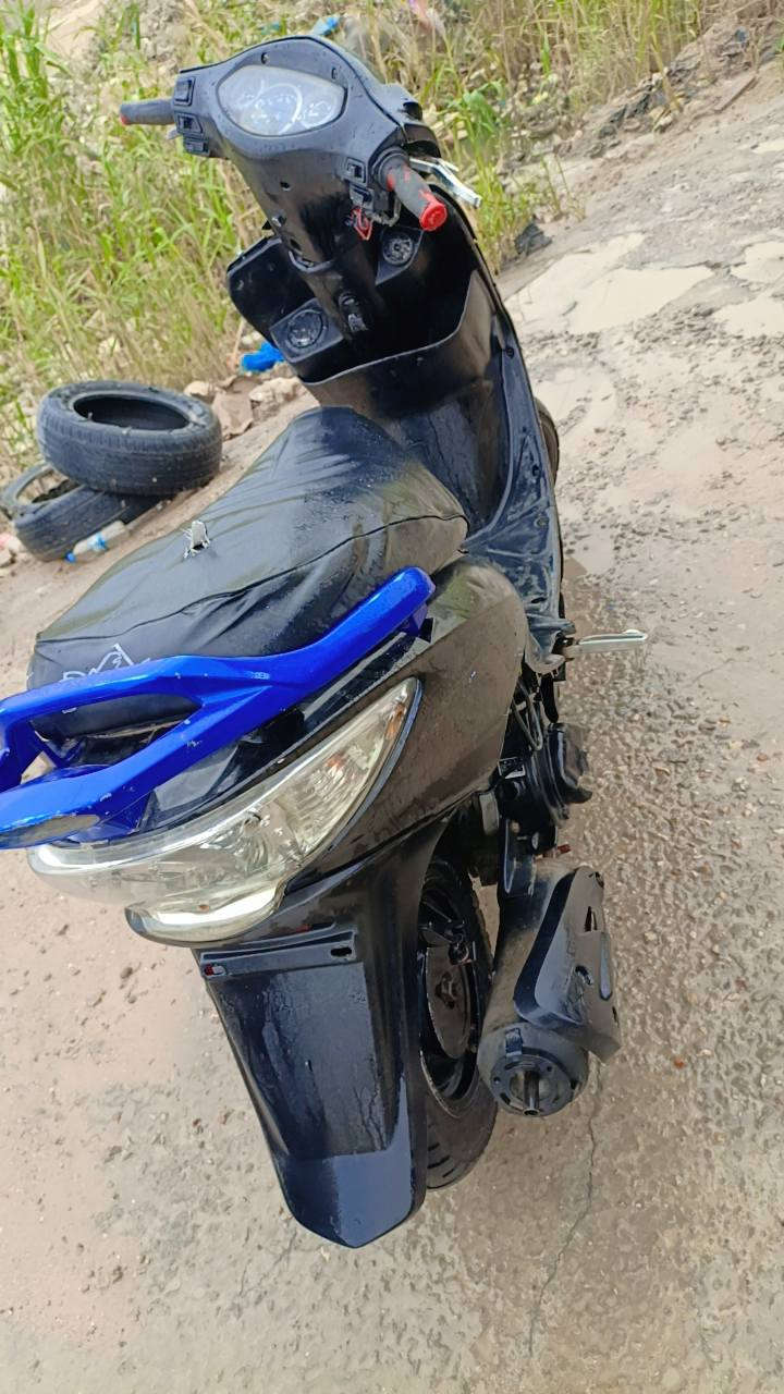 السلام عليكم
دراجه كامكو G4 للبيع او مراوس ب ماكس 
دراجه نضيفه وحلوة شلعه ومعدل خير من الله 
ما مفتوحه بلاد شرط الفحص
كهربائيات كلها شغالة 
السعر 350 وبيها مجال
راسلني خاص او واتساب او خابرني ***********
