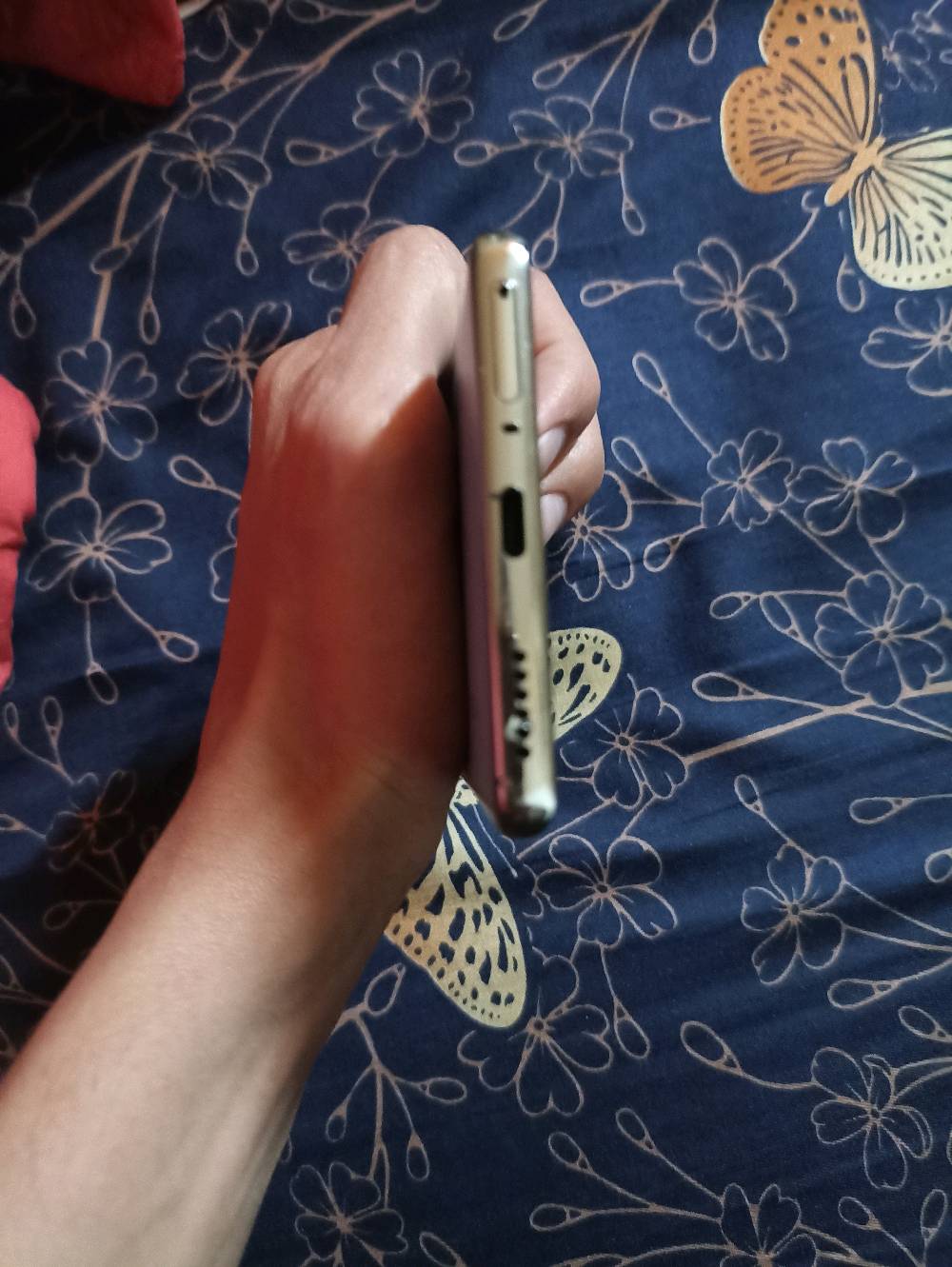 السلام عليكم جهاز ايمن حسين😅 تكنو كامون 40 برو 4g الجهاز مثل ما موضح بالصور بي ضربات بالشاصي فقط و الضهر مالته مفتوح بقيت غراضه بلاديه و اي شي ما مبدل بي بطاريته صحتها 97٪ و الكامره مالته تصويرها حلو و واضح كلش ببجي 60 فريم شاشته بيها شخوط خفيفه مواضحه بالصوره كلش خفيفه ما مبينه الجهاز مفحوص بالذكاء الصناعي و التقرير بالصور
و بدون ملحقات فقط الجهاز بسعر 220 و بي مجال حگ الجيه 
مكاني بغداد الدوره 
موجود واتس اب رقمي ***********