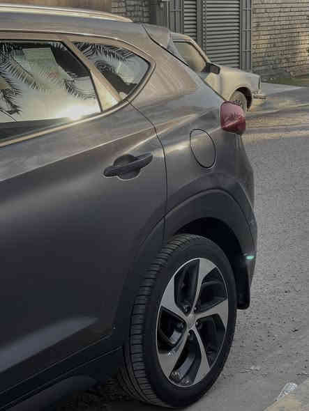 السلام عليكم 
هيونداي توسان 2.0 دوش 2017 خليجية للبيع
كفالة من الضربة والصبغ والبارد
محرك وكير مكفولات 
تبريد تدفئة شغالات 
مواصفات ستندار:
تحكم سترين جهتين
شاشة اعطال
مري شفط
مري كهرباء 
مازدات عدسة 
مصباح نهاري
3 وضعيات قيادة (ايكو، نورمال، سبورت)
مساعدة ع النزول المنحدرات
السيارة عليها ادامة كاملة كلشي مناقصها 
السعر: 168 وبيها مجال
العنوان: بغداد، الدورة
حمزة: ***********
