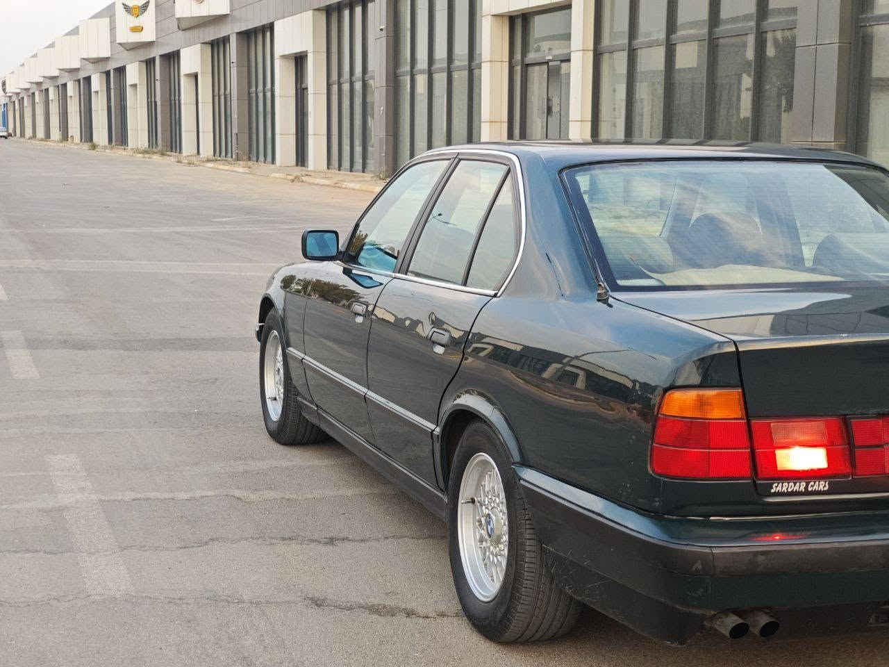 Bmw 525
مۆدیل ١٩٩٣ زەیتوونی
تەبرید 
گێرعادی
یەک پەڵە بۆیاخ 

سەنەوی تا ٢٠٣٠ تازەیە
گێڕ مەکینە تەبرید ئەکسل بەشەرت
تەحویل غرامە بڕاوە بەشەرت 
شوێن سلێمانی 
***********
*********** السليمانية, العراق
