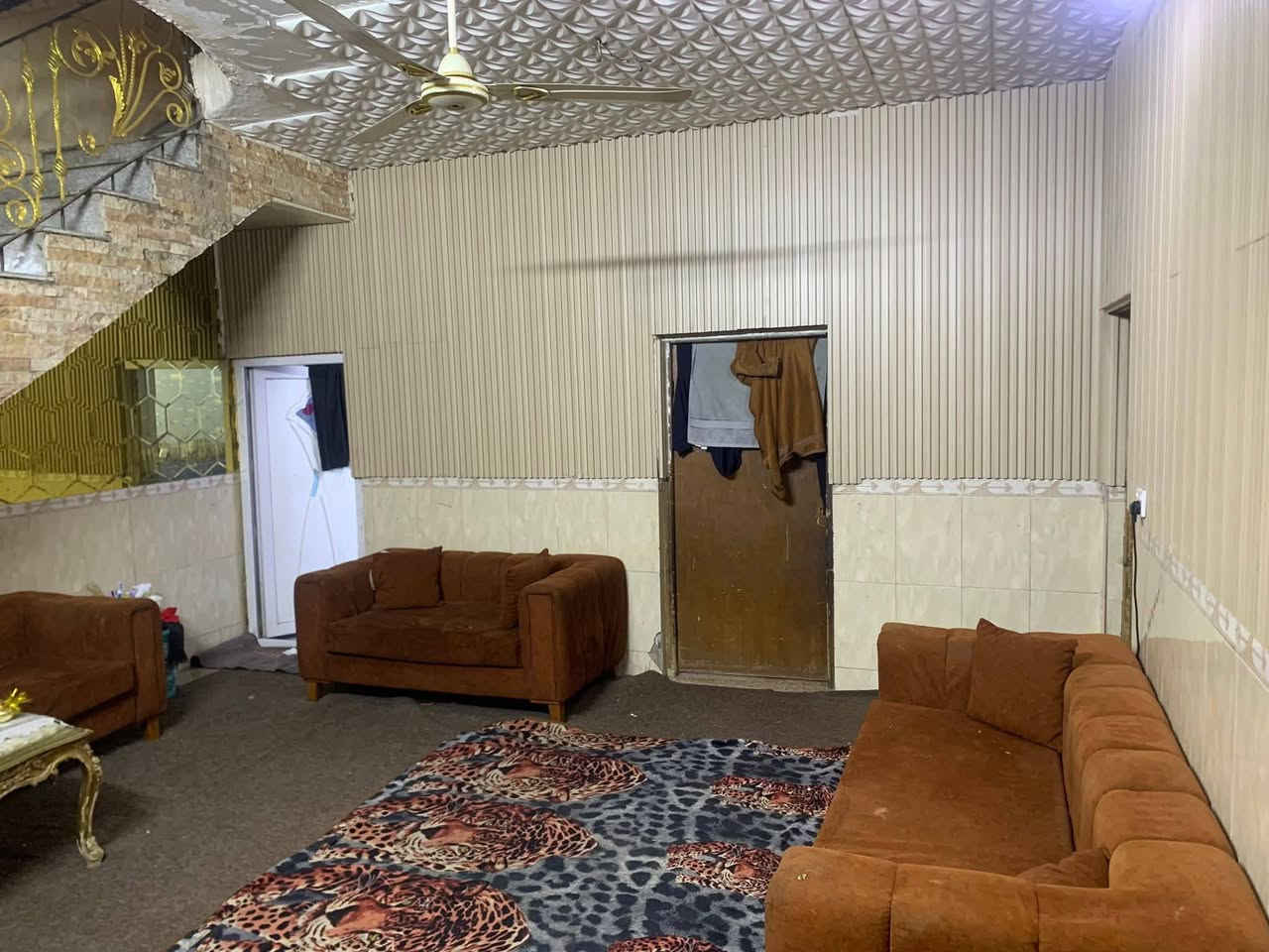 السلام عليكم🙋
اسعد الله اوقاتكم بالخير والسرور🎀
🔴بيت #للبيع موقع ممتاز قرب الشارع العام
🔴المساحه 200م واجهه10 نزال20طابوووو صرف #شارع_10
#موقع_ممتاز_جدا
🔴بناء سنه 2009
🔴ط1/   كراج استقبال صاله غرفة نوم مطبخ منور صحيات مناور 
🔴ط2/  4غرف نوم صاله خدمات
🔴للاستفسار يرجى الاتصال على:-
📲*********** #اتصال_واتس
📲***********
🔴ملاحظه يرجى زيارة مكتب،، #عين_الفهد_للعقار البلديات ٩نيسان خلف مخازن الاسمنت شارع ٢٠ مقابل مكتب الجزيره للاتصالات والانترنت..
