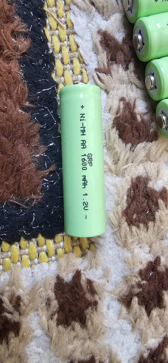 بطاريات ليثيوم مال مكانس كهربائيه مفصخه كلهه كلهن جدد غير مستخدمات مع بطاريات متنوعه وبطاريات مستعمله 
السعر ٧٥ مع التوصيل


**إذا كنت صاحب هذا الإعلان وتريد حذفه لأي سبب، رجاءا أرسل رسالة إلى الدعم الفني**