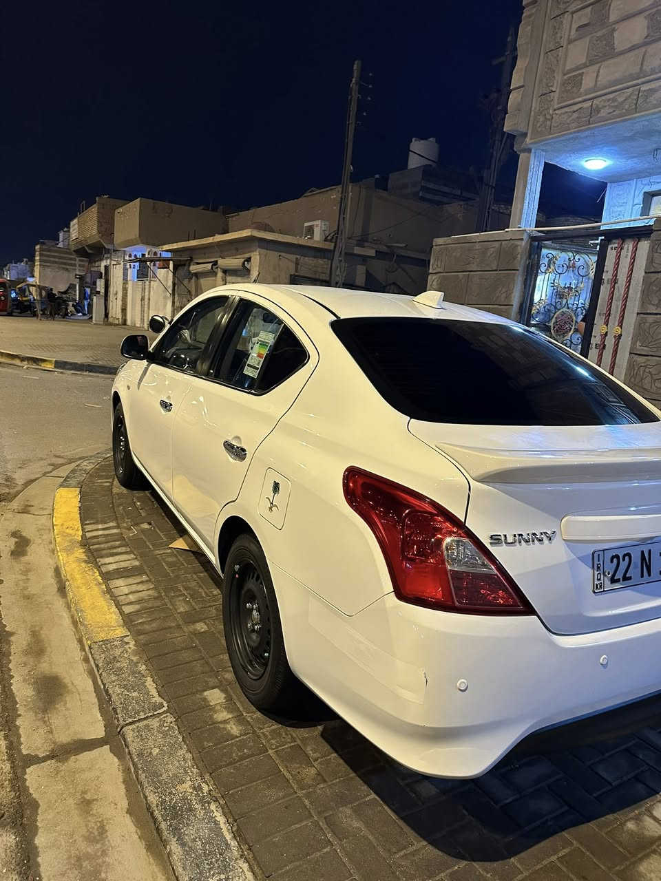 نيسان سني هندي بليته زركه كفاله عامه  
ماشيه 34 الف
  سياره جديده السعر 130 وبيه مجال حك الجيه 
***********
