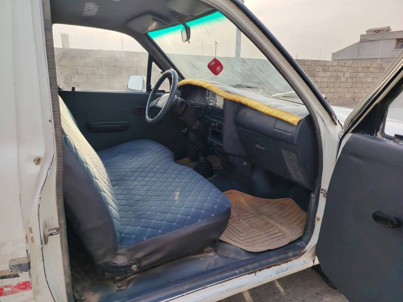 السلام عليكم للبيع بيك اب موديل 1992 رقم فحص صلاح الدين شرط التحويل سياره على البلاد وضع شركه  محرك كير شاصي نضيف سياره جاهزه دوشمه جديده صدر جديدالمكان صلاح الدين الشرقاط
***********
***********
