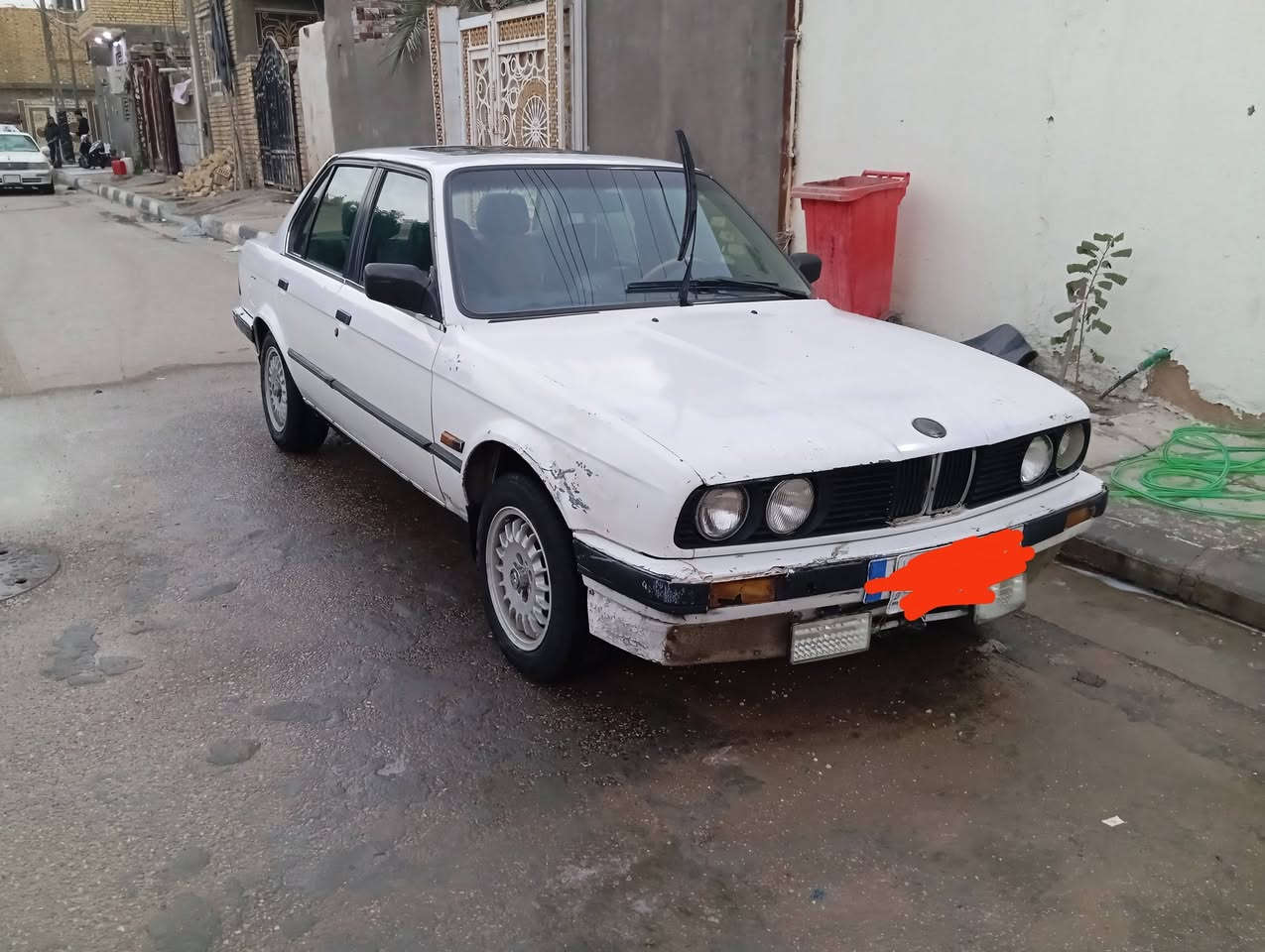 سلام عليكم بي ام موديل 89 رقم نينوى سنويه الحد 29 بسمي سياره محوره مكينه وكير ونجي 6  جدد سياره جاهزه من كلشي وبديهه بلادي لا ضربه ولا تعمير سياره أحله من صور مكان السياره ناصريه مركز سعر 33 وهاذه رقمي ***********
