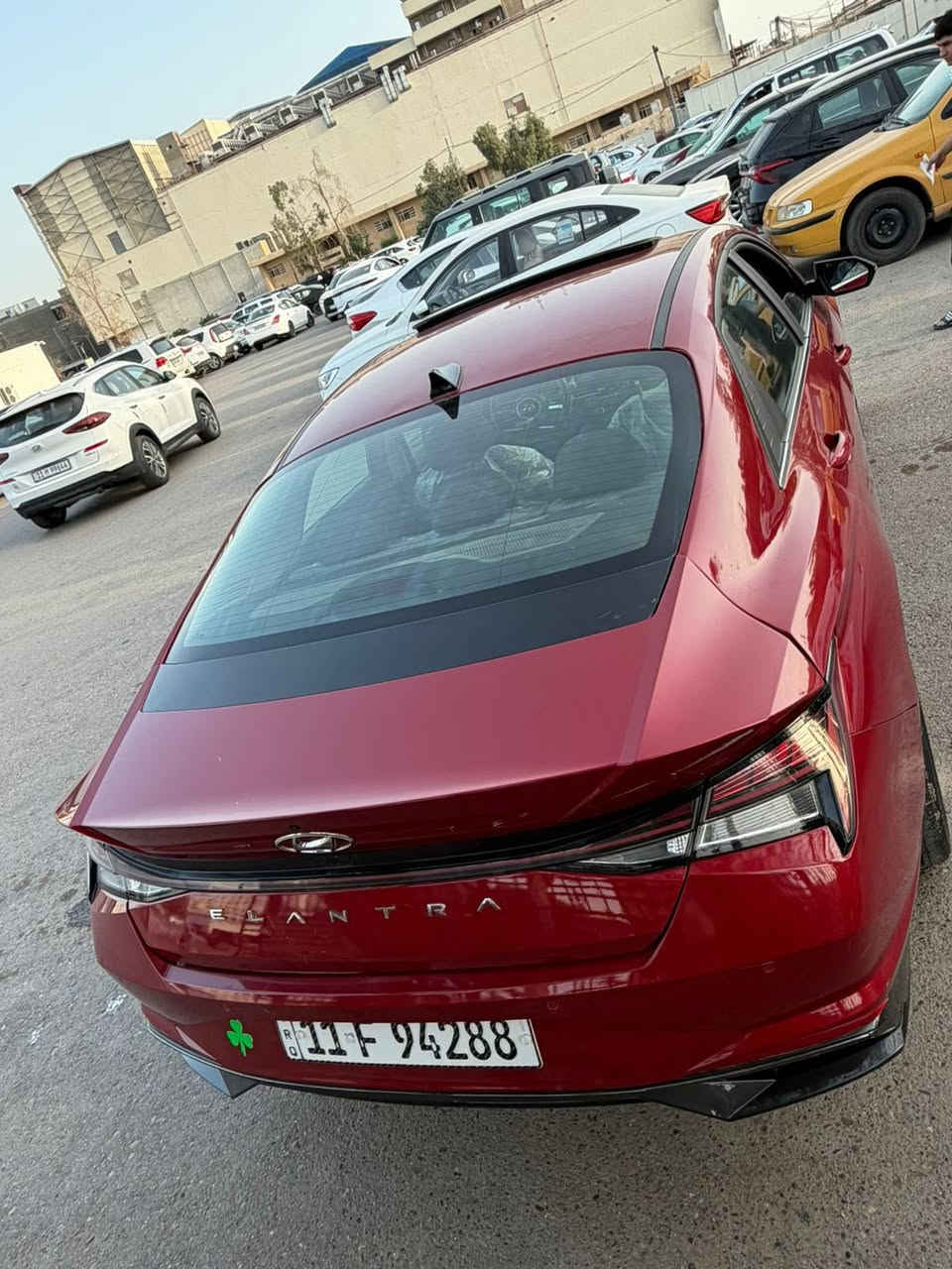 السلام وعليكم بالقراءن ماكو هيج سعر 140
النتره 2023 فول واحد على واحد هايبرد 
وشكد ماشيه 21 ميل مشي امريكه حادث جاملغ خلفي وبارد بالبند شبر بدون دواخل ايرباك دركه فقط السياره جاهزه من كلشي احلا من الصور ومعمره تعمير شركه عنوان السياره بغداد العامريه ***********
