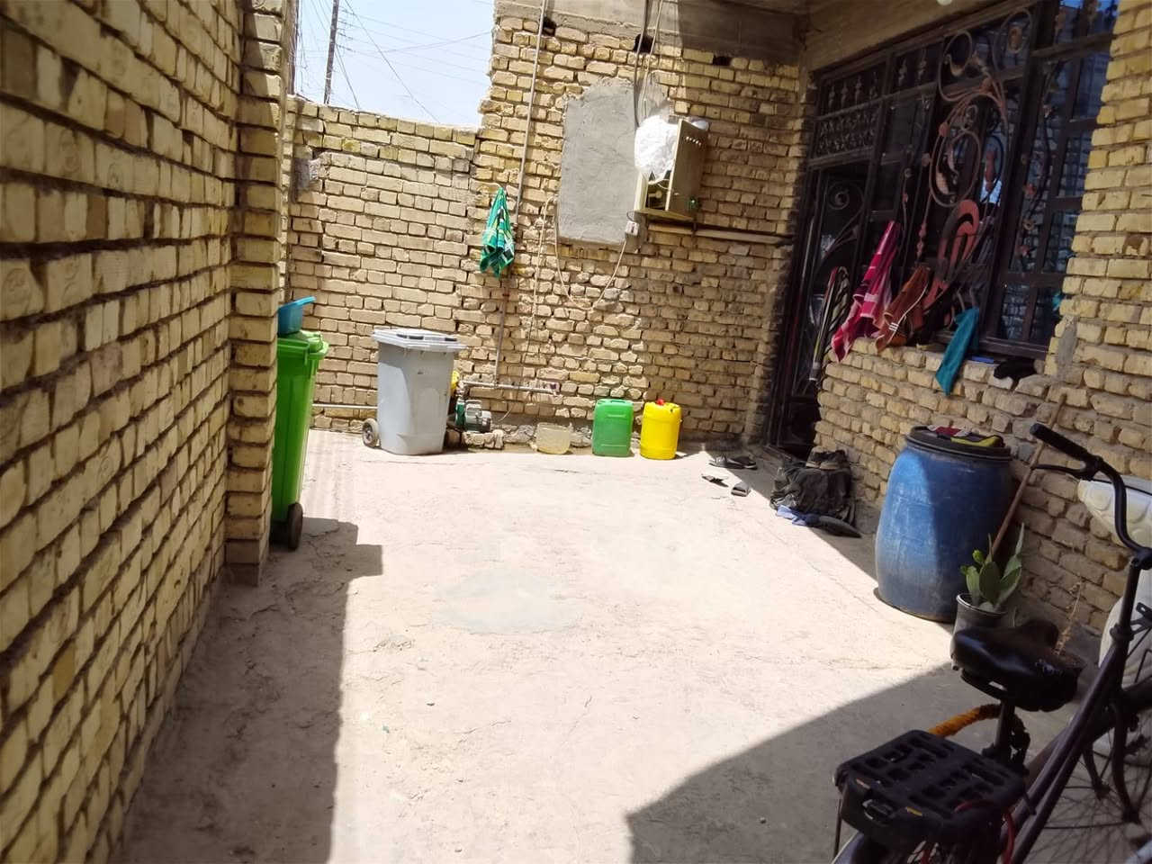 الدار للبيع طابو صرف 🏠

مساحه 150 متر 

الواجهة 10 / نزال 15 

متكون من طابقين 

طابق الاول متكون :

غرف نوم عدد2 4.5x4

صاله 8x3

استقبال 5x5.5

مطبخ 3x5

حمام 2x2.5

خلف حمام منور 1.5x2

منور داخل صاله 3x1.5

طابق ثاني متكون:

غرف نوم عدد2 4.5x4

صاله ثانيه 

حمام 2x2.5

سطح طابق الاول 

سطح طابق ثاني 

خدمات كامله 

عنوان 📍

بغداد/ جسر ديالى القديم نهايه شارع المصرف قرب معامل كزاز أو  مولدة رفيق سابقا

للاستفسار خاص او رقم الآتي 👇
***********
