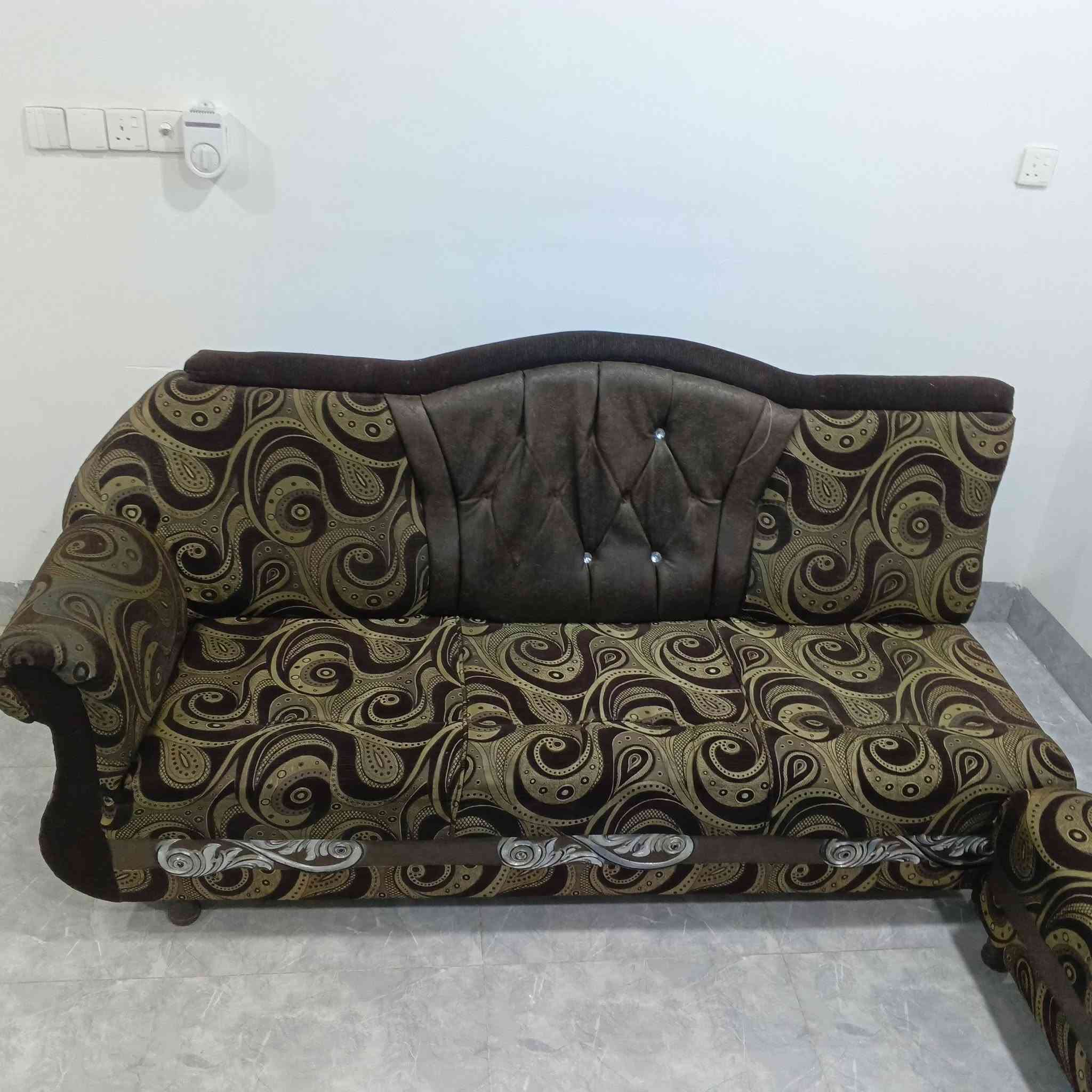السلام عليكم ديوان للبيع 8امتار السعر 225وبيه مجالالتواصل على هاذي الارقام
***********/***********
او على حساب الماسنجر
