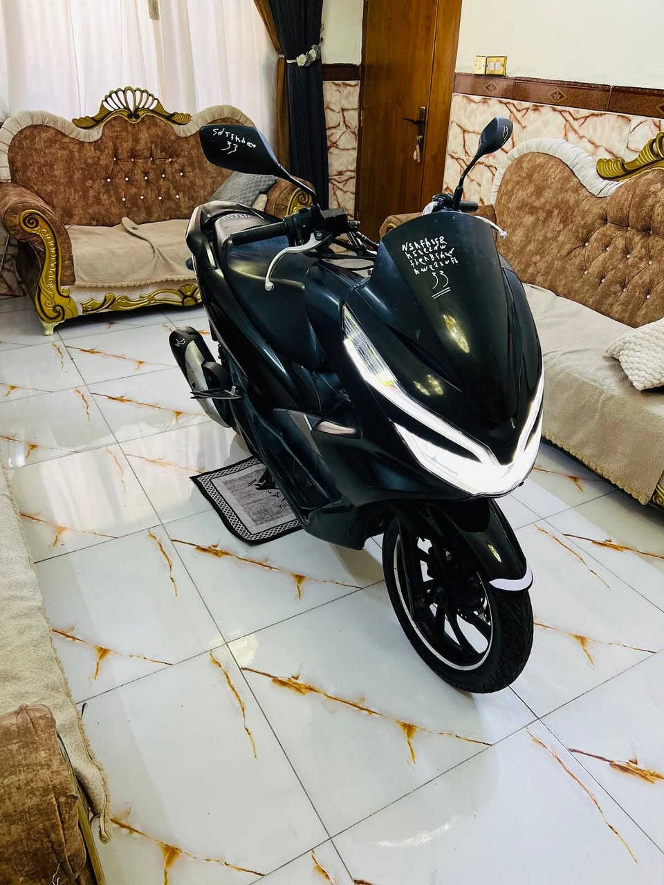 السلام عليكم دراجه pcx جيل الثالث ياباني  مكينه 150  دراجه مكفوله كفاله عامه مال رمبه حساس ازدحام حساس ستان تتدفئة بل يدات لد أمام لد خلفي مكينه برغي ممفتوح بيه شلعه معدل فول مال جناي دراجه تتعب تكول جديده ماشيه 35 حقيقي على ايدي كتلوكات الرمبه بيه السعر مليون 900  وبيه مجال العنوان بغداد الهاتف *********** اتصل وبيك خير ودلل

