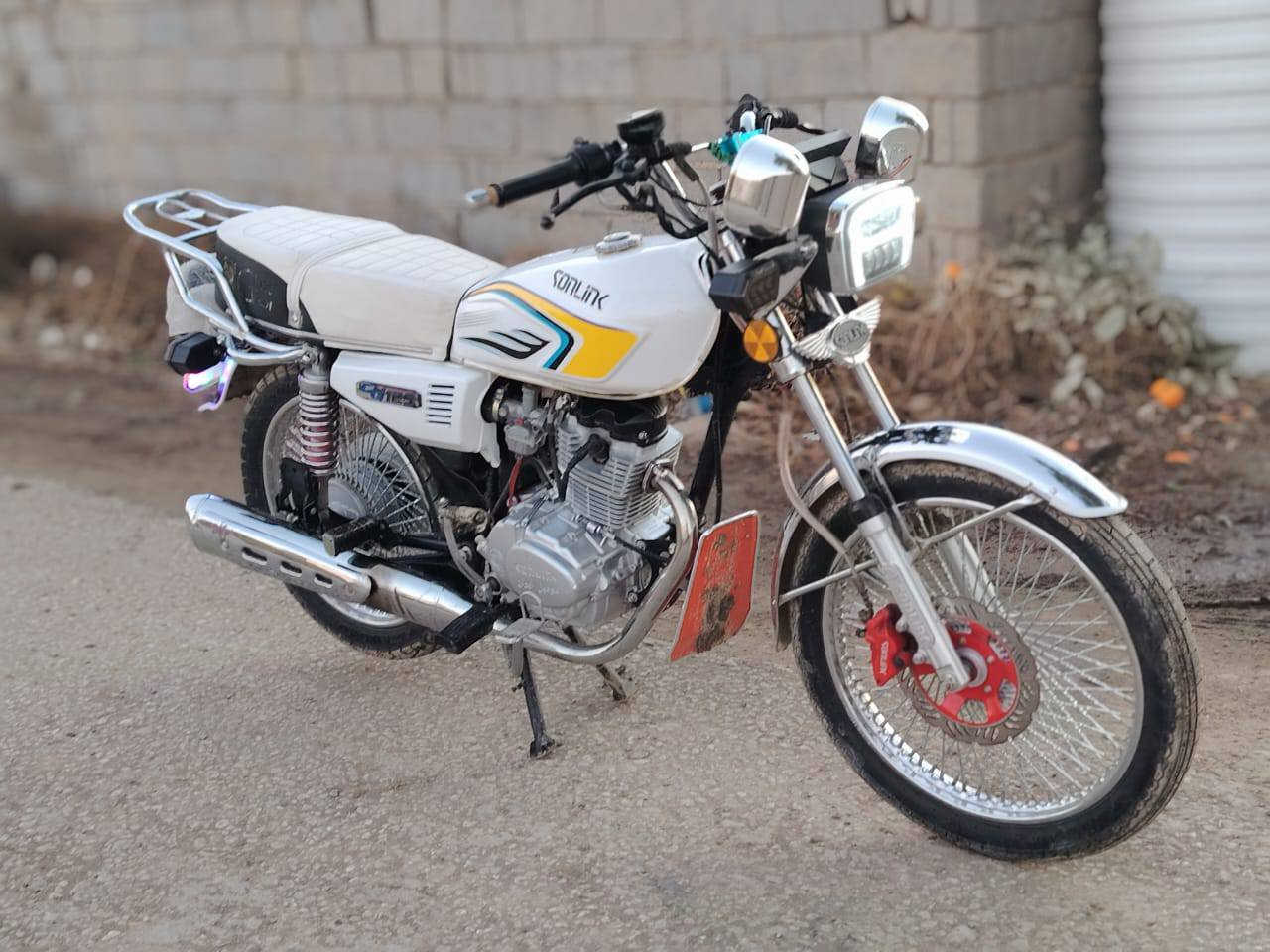 السلام عليكم سونيك للبيع خمسه قير موديل 25 اوراق مكاني الحله حمزه الغربي السعر 675 الرقم الاتصال ***********
