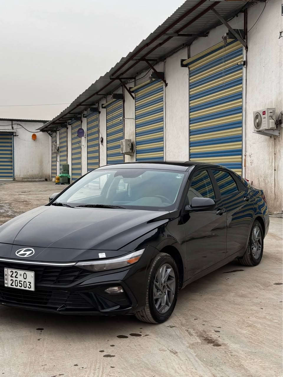 النترا 2025 كلين كلين بدون صبغ 
محرك 2000 دوش 
عداد مشي : 19 الف 
وارد اميركا 

مواصفات 
1_ بصمه 
2_ تشغيل عن بعد 
3_ بصمه ابواب مع ترحيب 
4_ بصمه جنطه 
5_ لد امامي مع عدسات زنون 
6_ نقط عمياء 
7_ رادار امامي خلفي وجانبي 
8_ عدادات الكترونيه 
9_ لد داخلي ابواب ودشبول متغير اللون 
10_ حساسات اوتو ستوب 
11_ كامره خلفيه وكامره رادار 
12_ شاشه اعطال 
13_ فول تحكم ستيرن مع قياده ذاتيه 
14_مود درايف تغير وضعيات القياده عدد 3
15_ مانع انزلاق
16- لد داخلي 

مرقم اربيل كامل تحويل مباشر 
السياره بدون صبغ ومكفوله فقط pdr الجاملغ الخلفي
السعر ١٦٩
*********** بغداد, العراق
