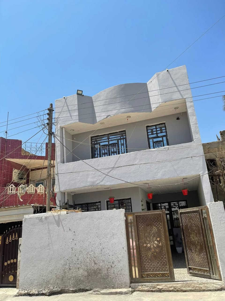 بيت في بغداد حي العامل  الجنابات قرب فران السجاد فرع سواق فادي مساحة 130 البيع 3 طوابق بي 5 غرف نوم ***********
