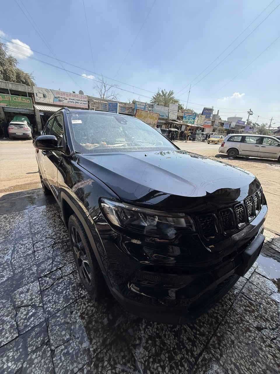 سلام عليكم 
بيع او مراوس ب جالنجر 
جيب كومباس 2023 (بلاك توب ) 
دخول جديد بدون رقم ( فحص موقت) 
بيه صبغ 3 قطع شواصي لغد كفاله 
محرك كير كفاله 
المواصفات   فول سيارة عدا بنوراما 

⸻

⚙️ المواصفات:

✔️ محرك 2.0 تيربو (200 حصان)
✔️ دبل (AWD)
✔️ قير أوتوماتيك 8 سرعات

✔️ كراسي كهرباء
✔️ جلد (حسب الفئة)
✔️ جنطة شفط (باب خلفي كهربائي)
✔️ تشغيل بصمة + دخول ذكي
✔️ شاشة كبيرة + CarPlay

✔️ كاميرا خلفية
✔️ حساسات أمامي وخلفي
✔️ مانع اصطدام
✔️ Blind Spot + تحذير مسار

✔️ سقف أسود + رنقات سود
✔️ LED كامل
✔️ مثبت سرعة
✔️ مكيف أوتوماتيك

مكان سيارة بغداد
***********
