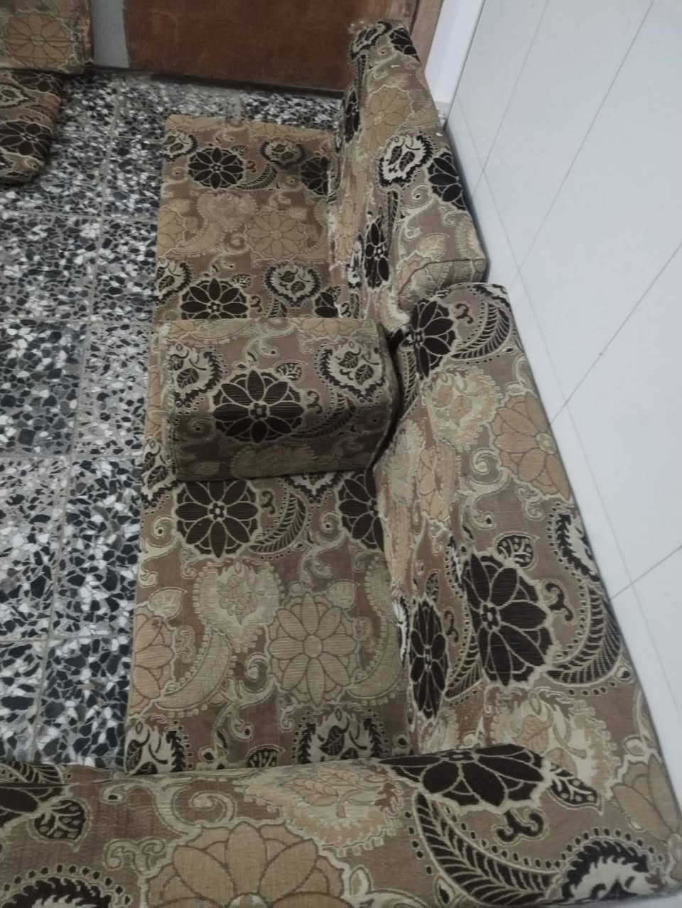 جلسه عربيه ٧ دواشك ١٤ متر سعرها ١٧٥ مكانها نجف حي ميسان مقابيل العسكري *********** بيه وتساب النجف, العراق
