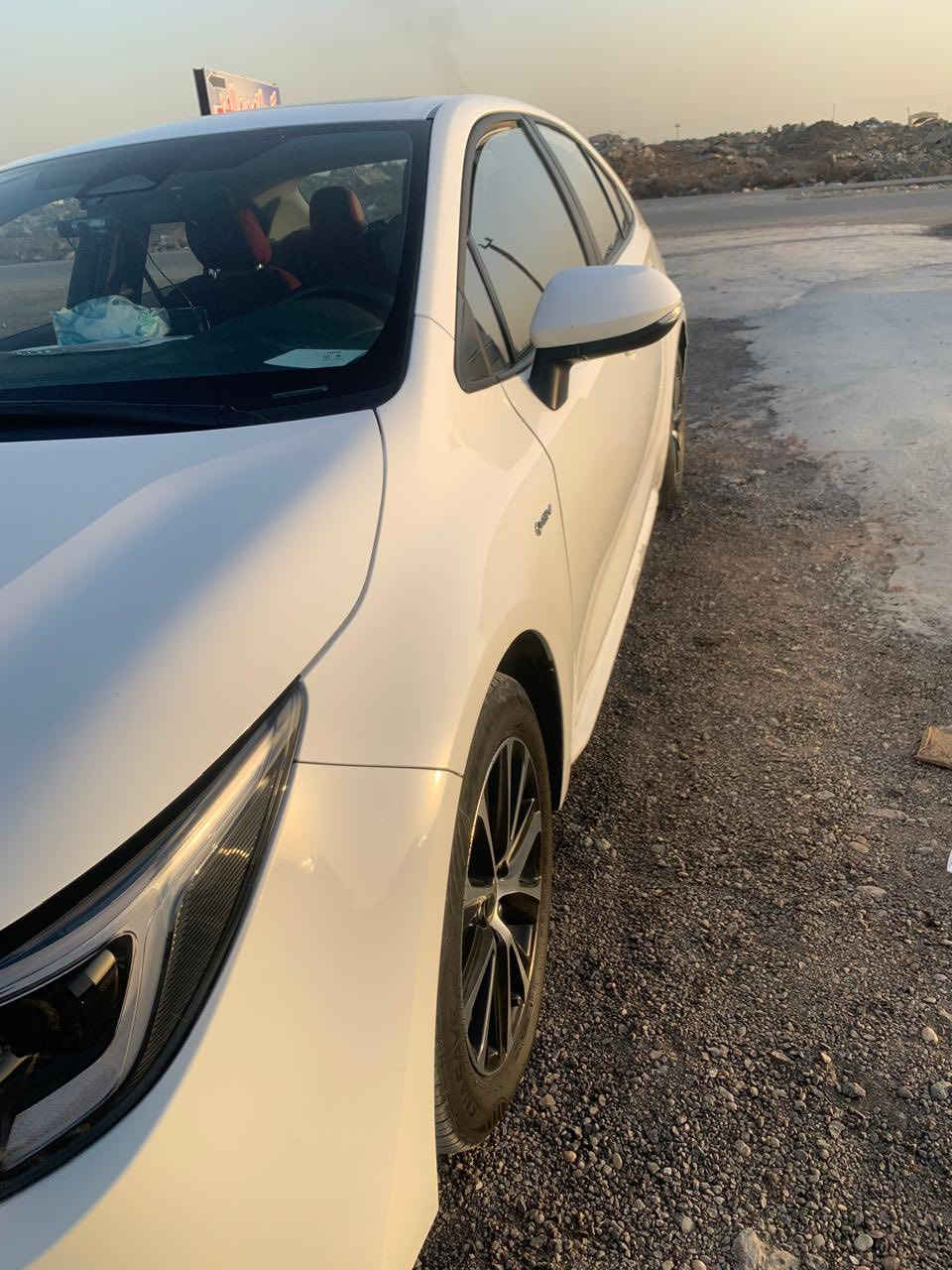 السلام عليكم
كورلا هايبرد ليفين موديل 2025 
فول مواصفات داخل احمر 
مواصفات الكورلا المعروفة بالسوك 
بيها رصعة فقط بالقمارة 
والصبغ شوية واكع بالدوسة بالبلاستك اثر طخة بسيطة 
ماشية 47 الف كيلو 
السعر 155 مع مجال بسيط 
الشراي يتصل واتساب او مسنجر 
 ***********
