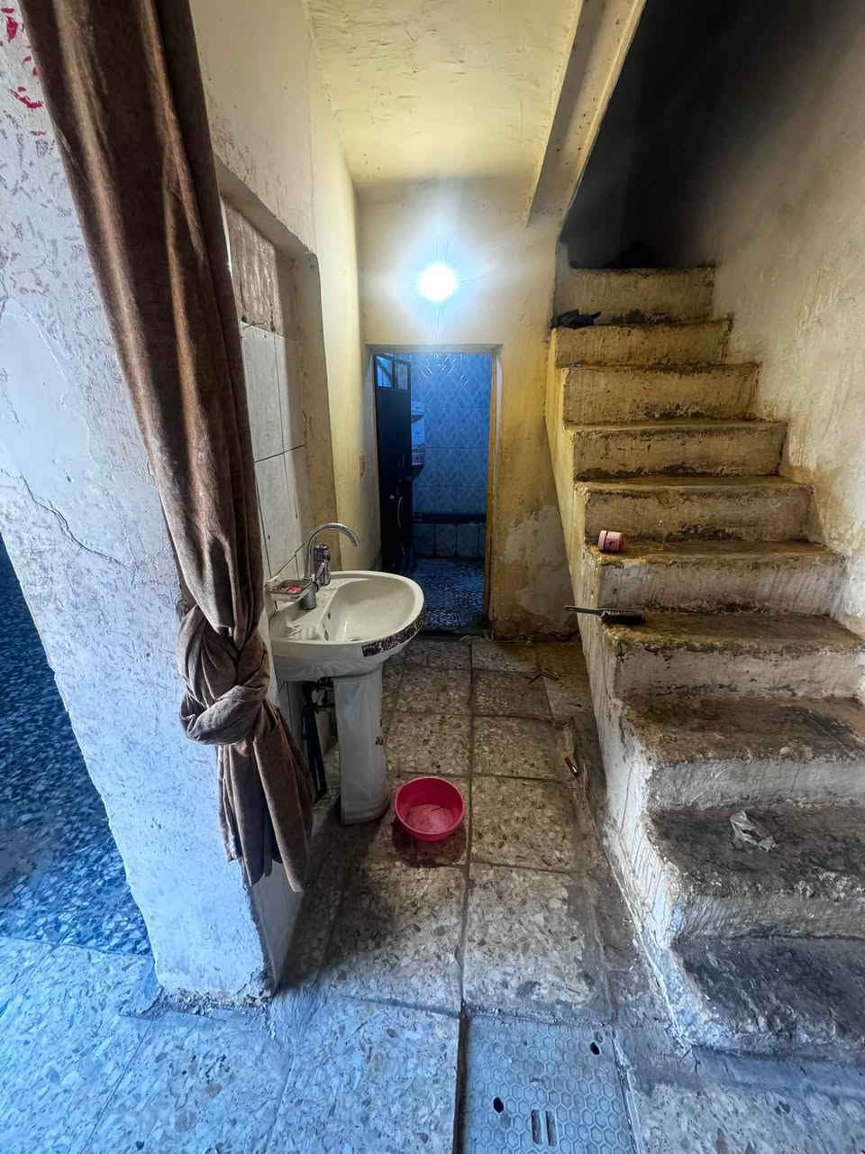 بيت للايجار بي غرفتين وستقبال وحمام ومطبخ ومخزن صاير بشارع الجامع
رقمي ***********
