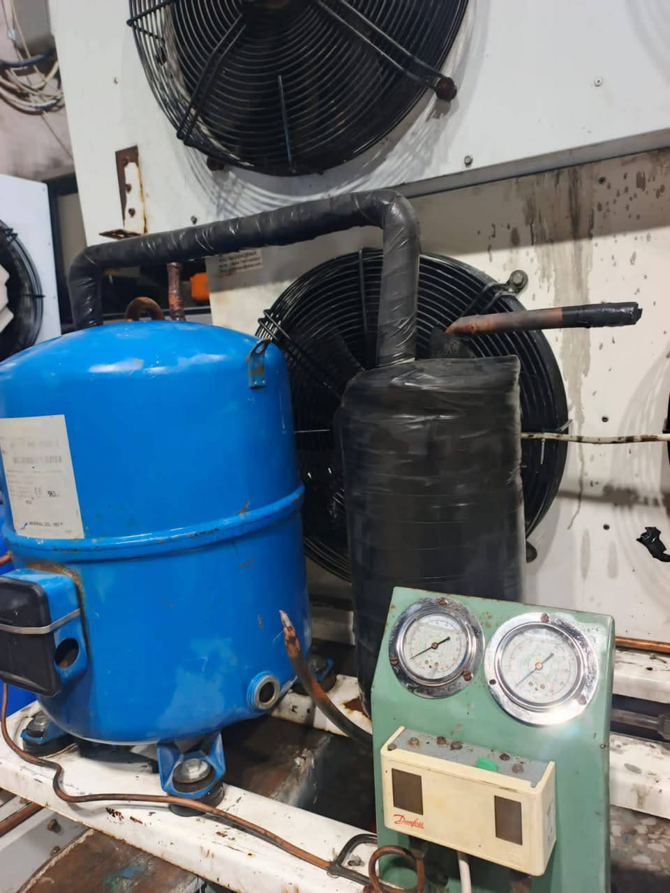 السلام عليكم جهاز تجميد وتبريد للبيع 8.5 طن MT100 
نظافة 90% مكاني بغداد للاستفسار الاتصال ***********
