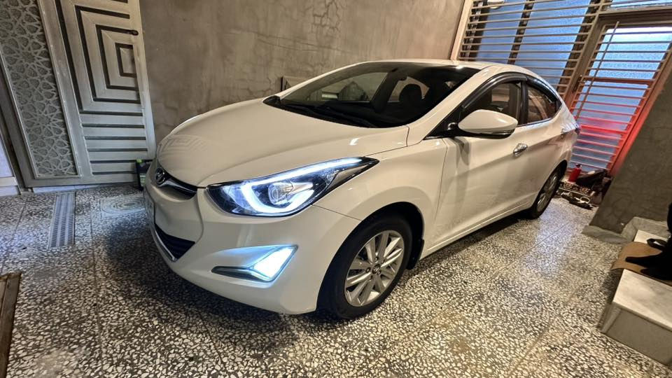 السـلام عليـكم .. هونداي النترا 16 خليجي
فئة limited 
لد امامي خلفي 
فتحه سقف
محرك 1.8
فول تحجم ستيرن
تدفئة تبريد شغال
جنطه والارضيه مغلف جلد
مري اوتوماتيك
تخم ويل كب (5)
سنويه باسمي 
الدعاميات والدوسات مصبوغه
الكازكيت امبدل اصلي 
وبيها بعض الملاحظات البسيطه 
سياره نظيفه وعلى ايد وحده
السعر 133
