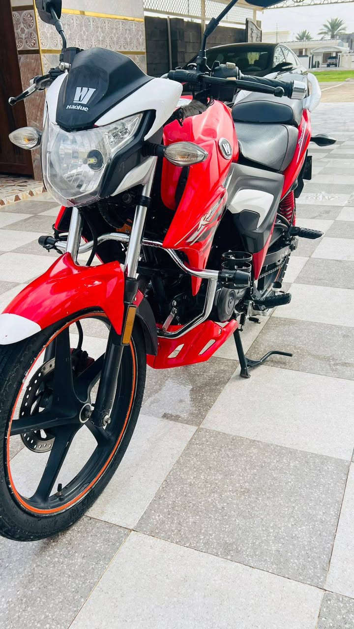 بسم لله الرحمن الرحيم 
حبايب شلونكم
 هاوجي احمر مشدود بل 20
مسجل وكامل سنوية ولوحات تحويل بنفس اليوم 
كفاله عامه من محرك من كلشي من كهربائيات تجي وتشوف بعينك  نشاط فول نكرة صلف
ب 15 وبي مجال مريت بضرف واحتاجيت 
 اذا شراي تجي وتشلع عيوني  
معروف بيش عد محمد مزهر  مكانه الرمادي 
تواصل ع واتساب *********** ومتواجد ماسنجر
