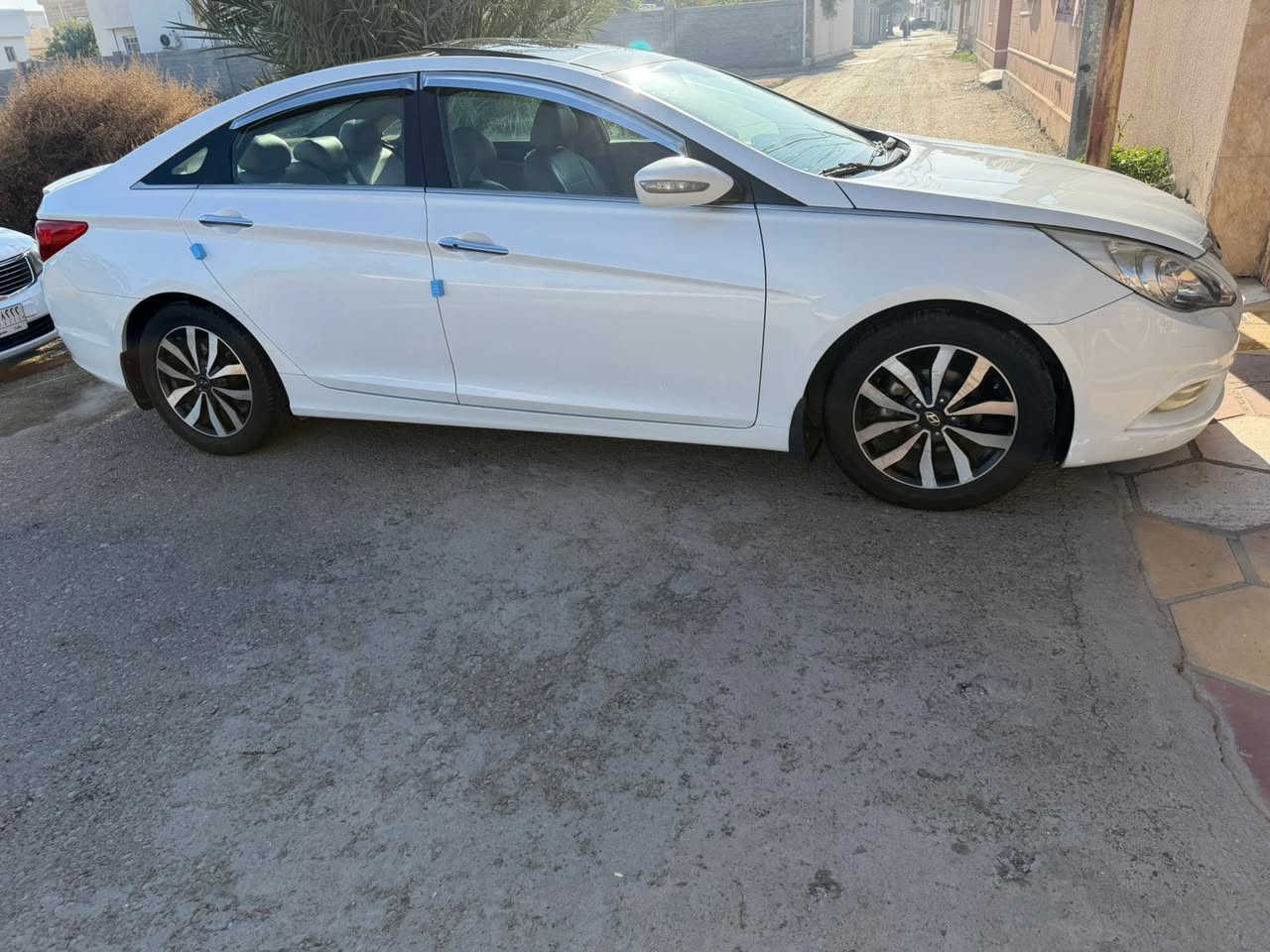 سوناتا  ٢٠٠١١ خليجي فول محرك ٢٠٤٠٠ دوش السعر ١٢٥٠٠  يعني دفتر وخمسة وعشرين وبيهة مجال مكان السيارة رمادي حصيبة الشرقية  ***********
