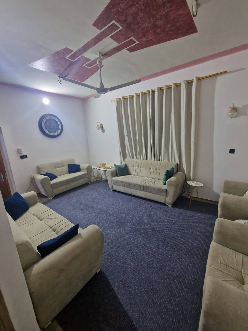 دارللبيع في زوير مساحه300م شارع سبيس الفرع الثالث المغلق  بناء2023طابقين... ط1غرفتين نوم وصاله ومطبخ وكليدور ومجمع صحيات . ط2/2نوموكليدور ومجمع صحيات. السعر250ممكن تفاوض. مكتب عالم العقار***********
