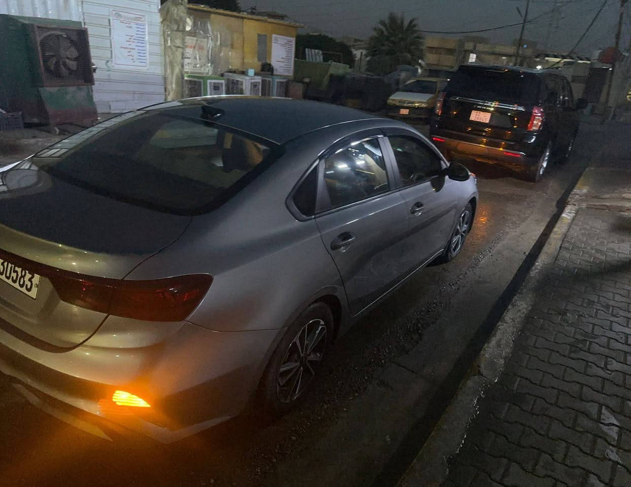 فورتي 22. رقم بغداد دولي  للبيع سياره جدا نضيفه وعلى وضع الشركه    كير محرك مكفولات. مكينه 2000 دوش  نص فول  تحكم ستيرن قياده ذاتي مثبت سرعه رادار امامي. قيادات السرعه  سياره كلش نضيفه    وبل عافيه الي يأخذها عنوان.          بغداد الاتصال ع رقم ***********
