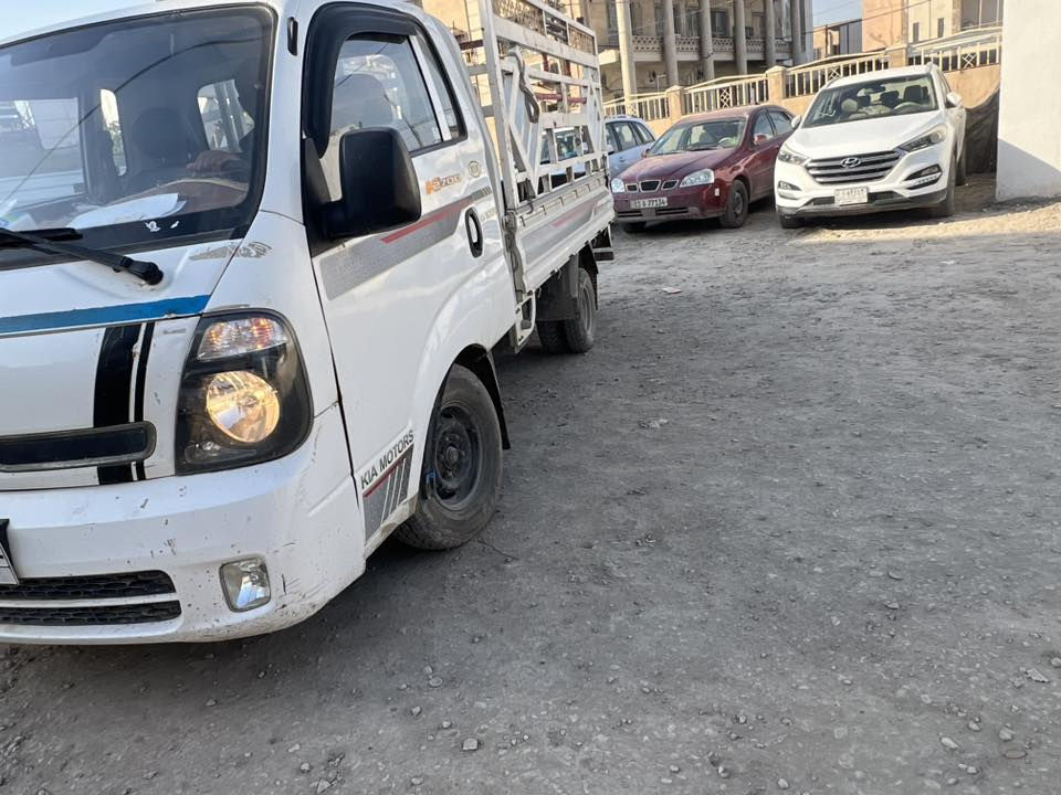 السلام عليكم .. 
كيا بنكو موديل ١٤ مفتوح 
مكان بابل الحلة 
تحويل مباشر بسمك السعر ١١٥ وبيها مجال
***********
