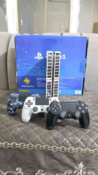 بلي فور مهكر نظام 9مامفتوح حيل حيل نظيف يحتوي على العاب ويحتوي على 3جوستك مع كارتون وكامل ملحقاتة شرط الفحص السعر 245وبي مجال للطيبين توصيل جميع المحافظات متوفر *********** كركوك
