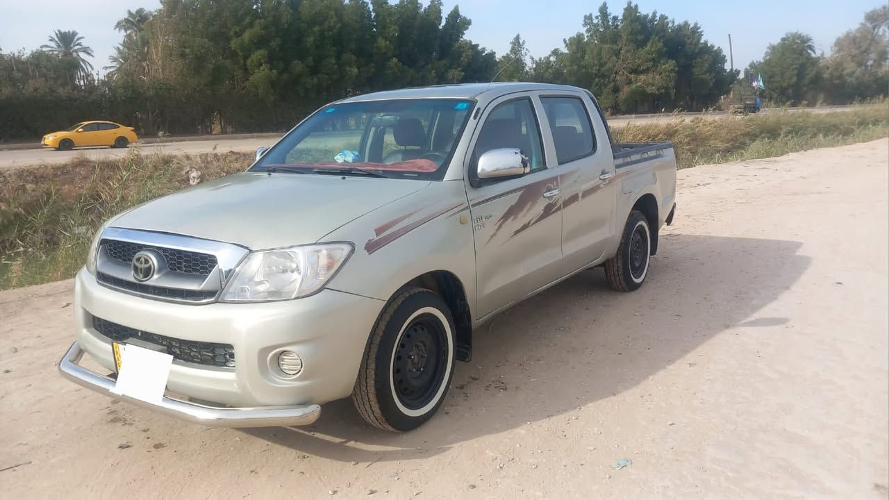 السلام عليكم،  تويوتا هايلوكس ٢٠٠٦ ، مصبوغه عام جماليه،  السعر ١٢٠ وبيه مجال كير عادي تخم تاير ، باتري جديد ، تبريد ، تدفئة، مكان السياره ديوانيه قضاء عفك، السياره ما تصرف عليه ألف.للاستفسار ***********
